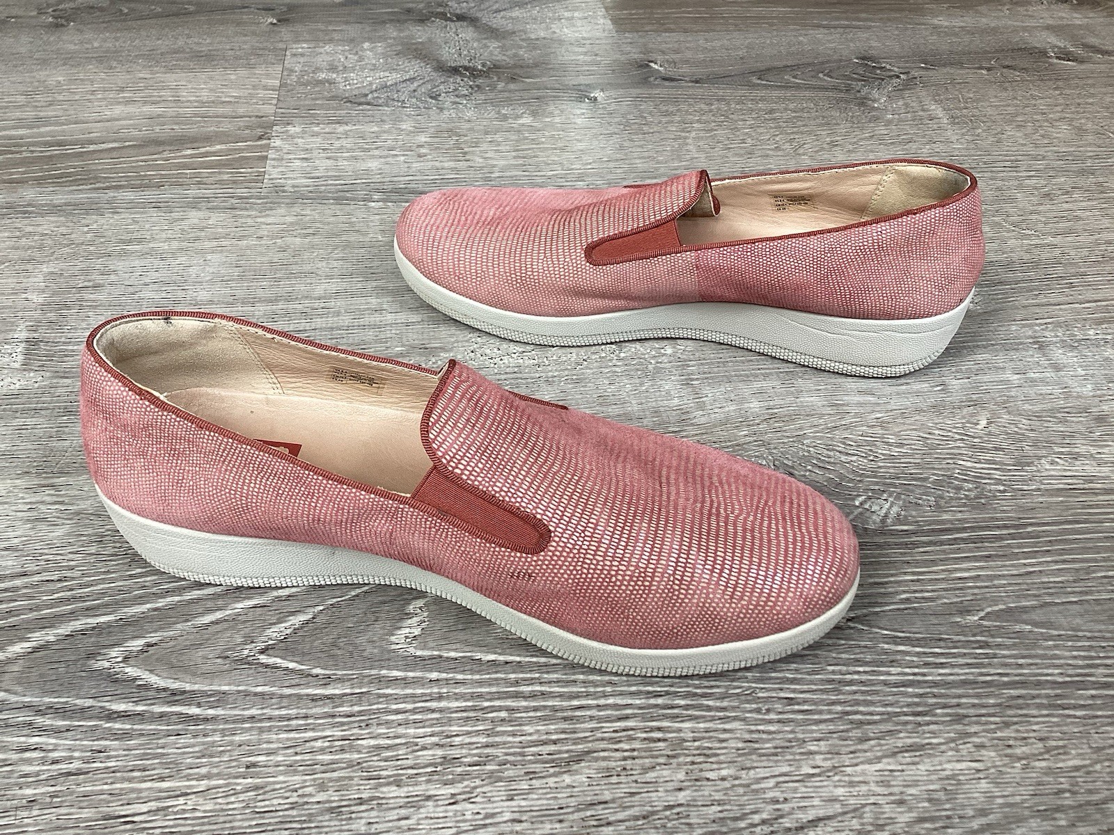 Fitflop superskate Pink Salmon lizard slip on sneakers Womens size 8.5 Shoes