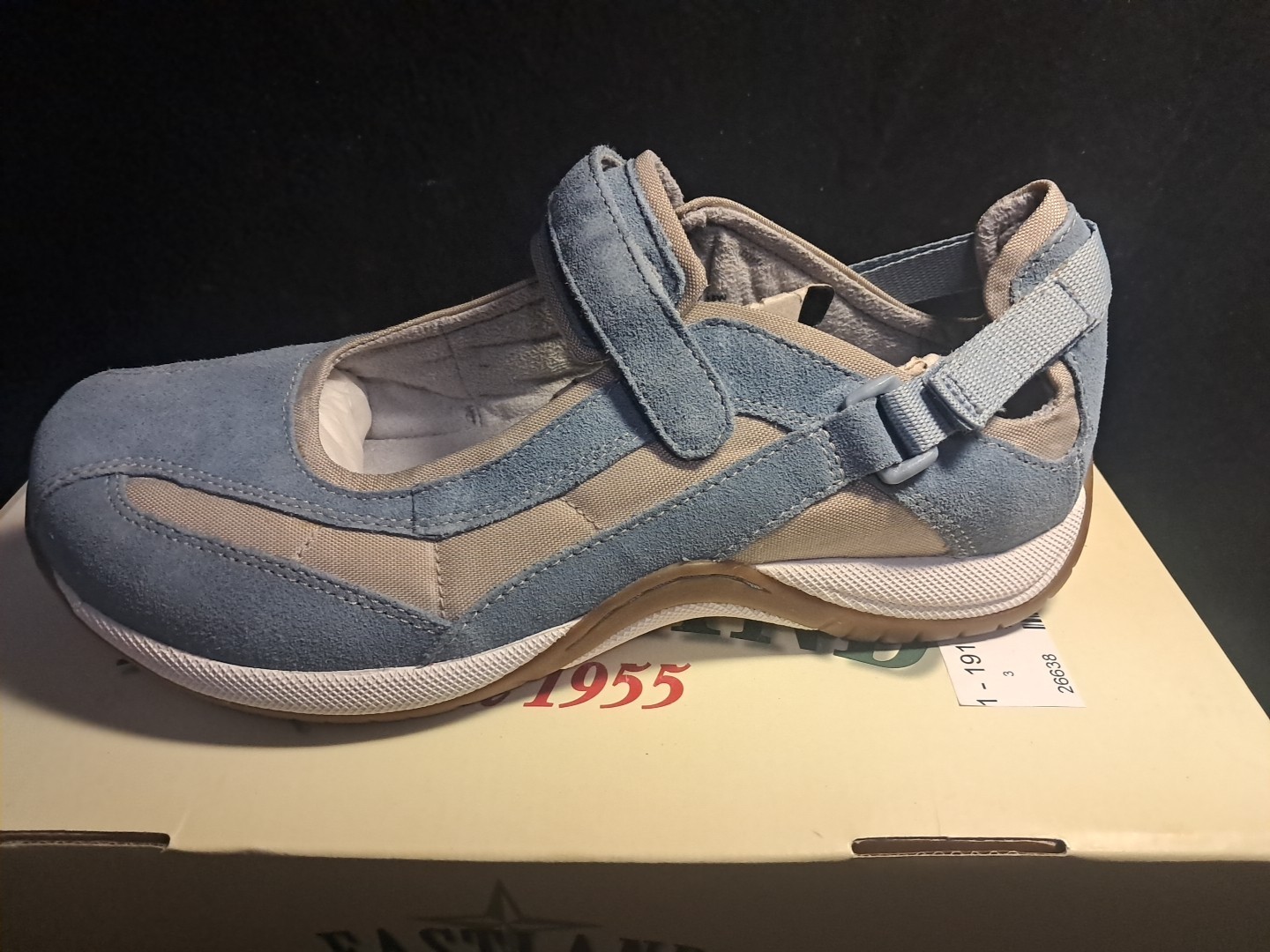 New Eastland Venus Sky Blue Suede Blue And White Women’s Shoes 9.5 wide
