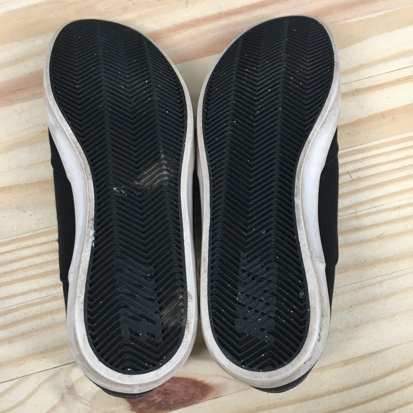 Nike Mini Sneaker Womens 7 Black White Low Lace Up Canvas Casual 724747-010