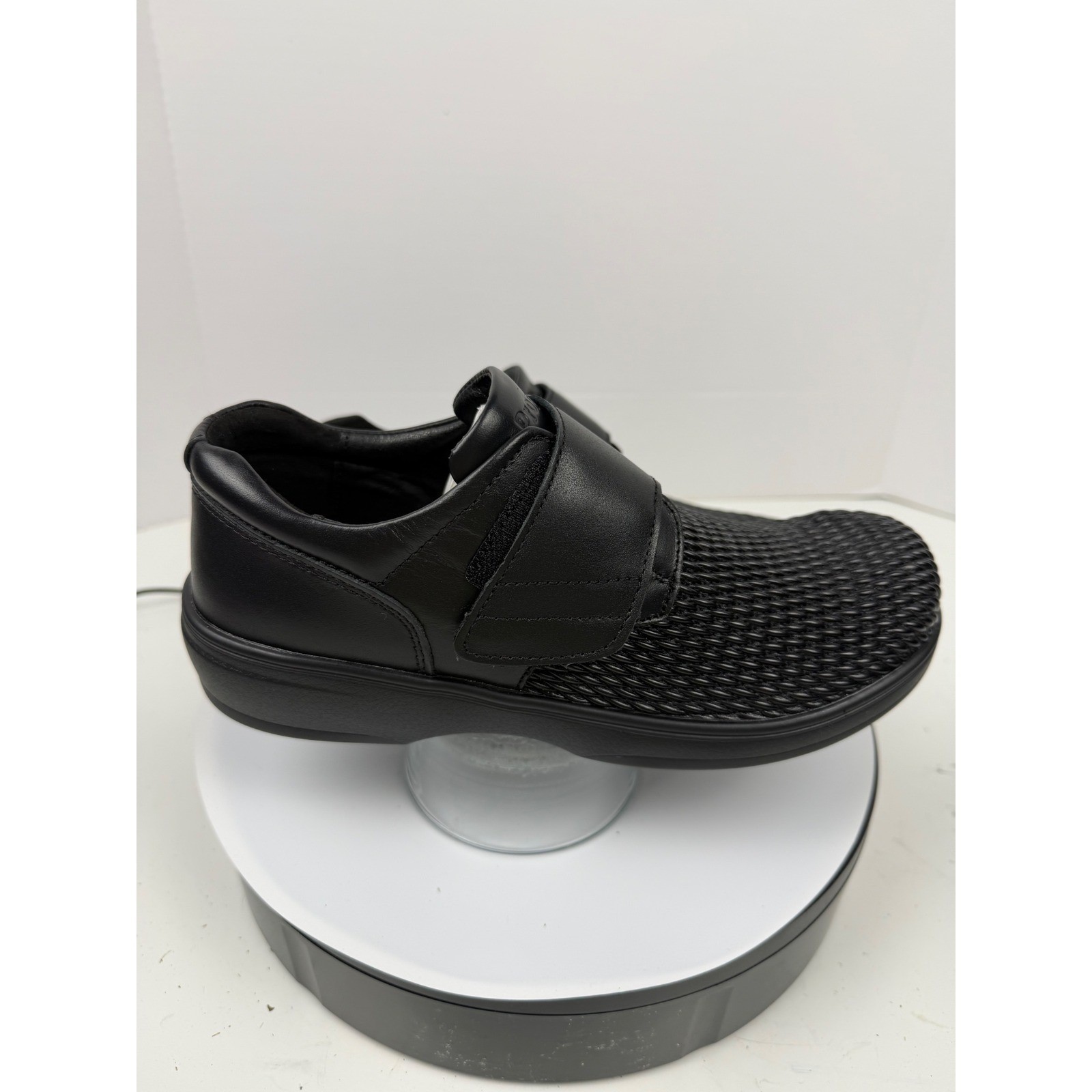 Propet Womens Olivia Black Hook and Loop Adjustable Orthopedic Shoes 10 W (D)