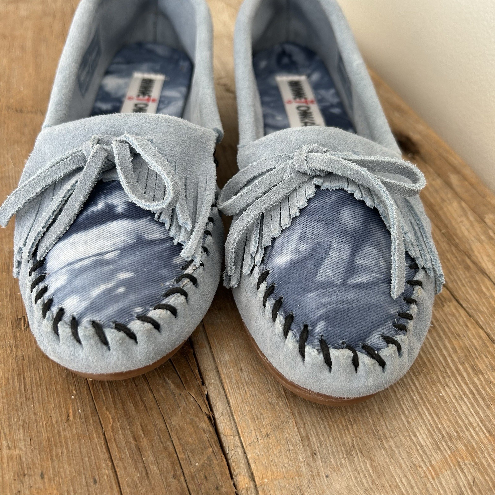 MInnetonka Moccassin Women’s 8 Blue Suede Leather Tie Dye Fringe NEW Never Worn