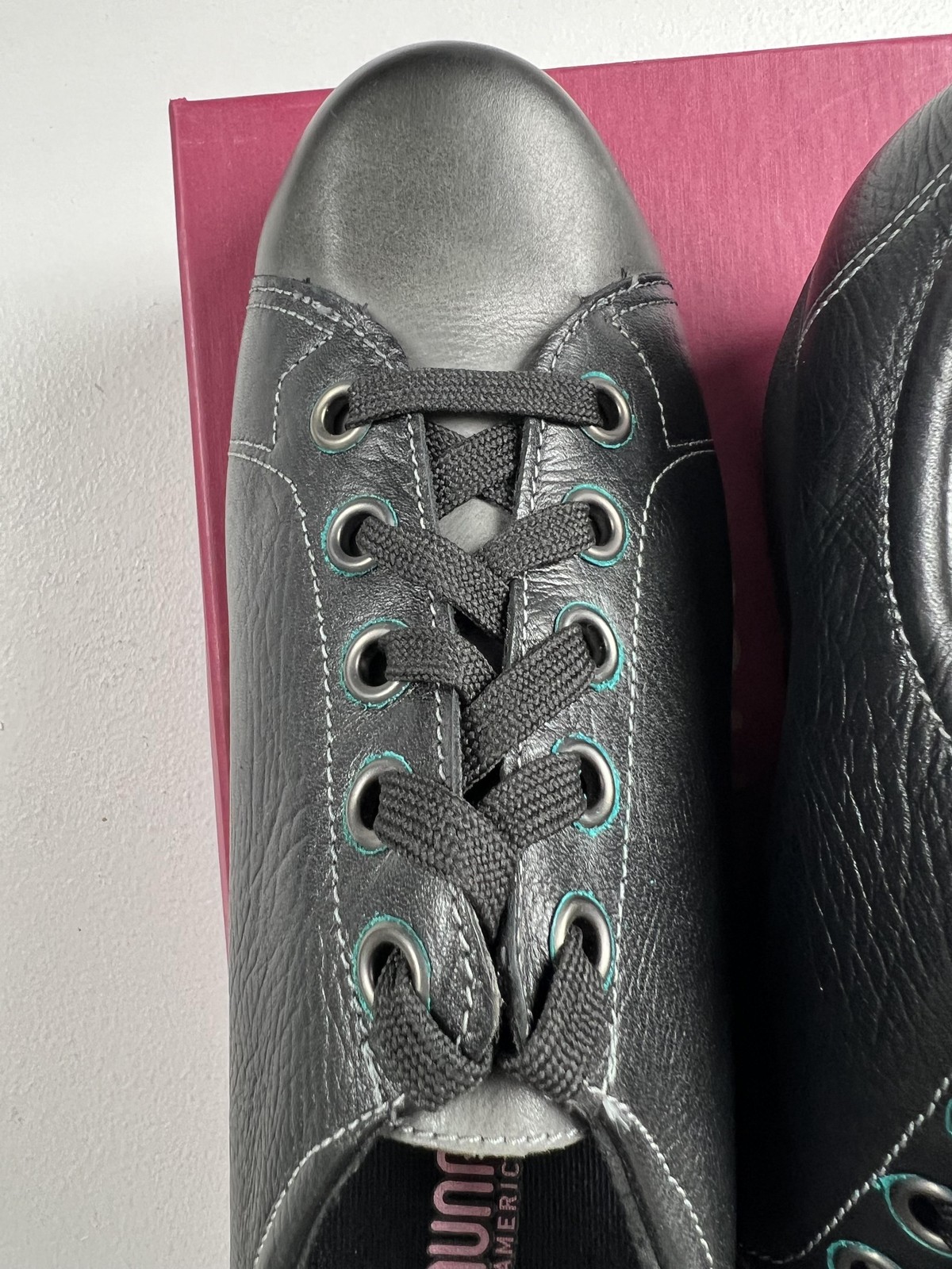 Munro Dakota Shoes Womens Size 10 W Black Leather Lace Up Comfort Sneakers