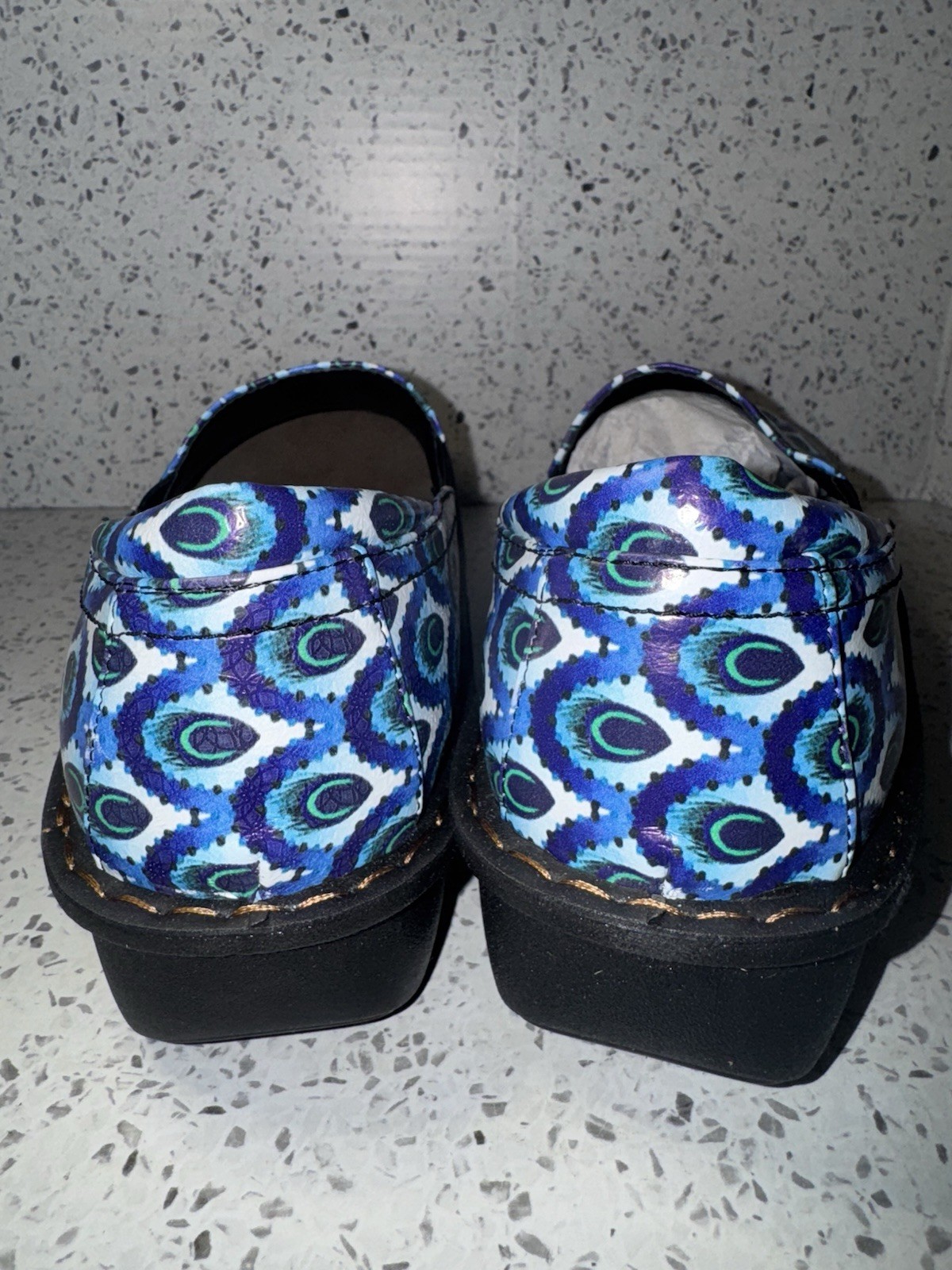 SAVVY Ducky Slip-On Slip Resistant Nursing Shoes Women Size 11 M Peacock