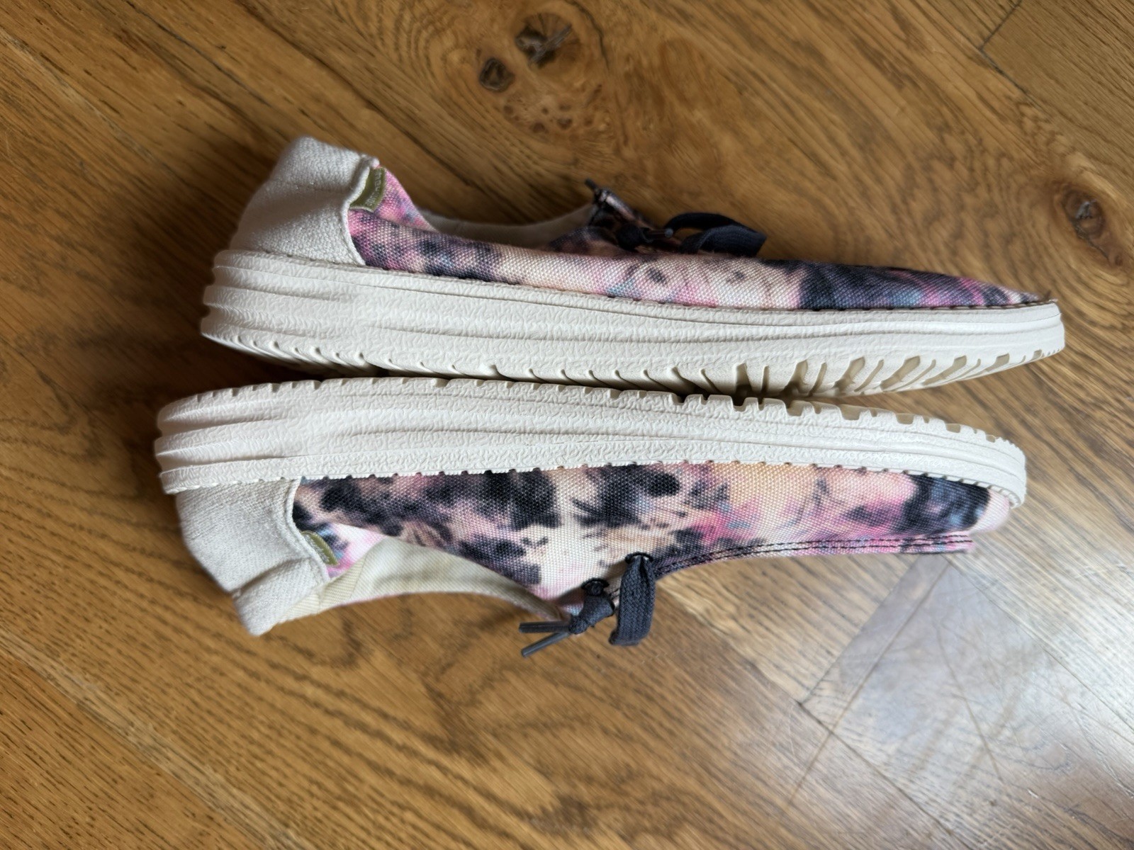 Hey Dude Wendy Tie Dye Navy Pink Women’s Size 9 Slip On Casual Shoes Sneakers