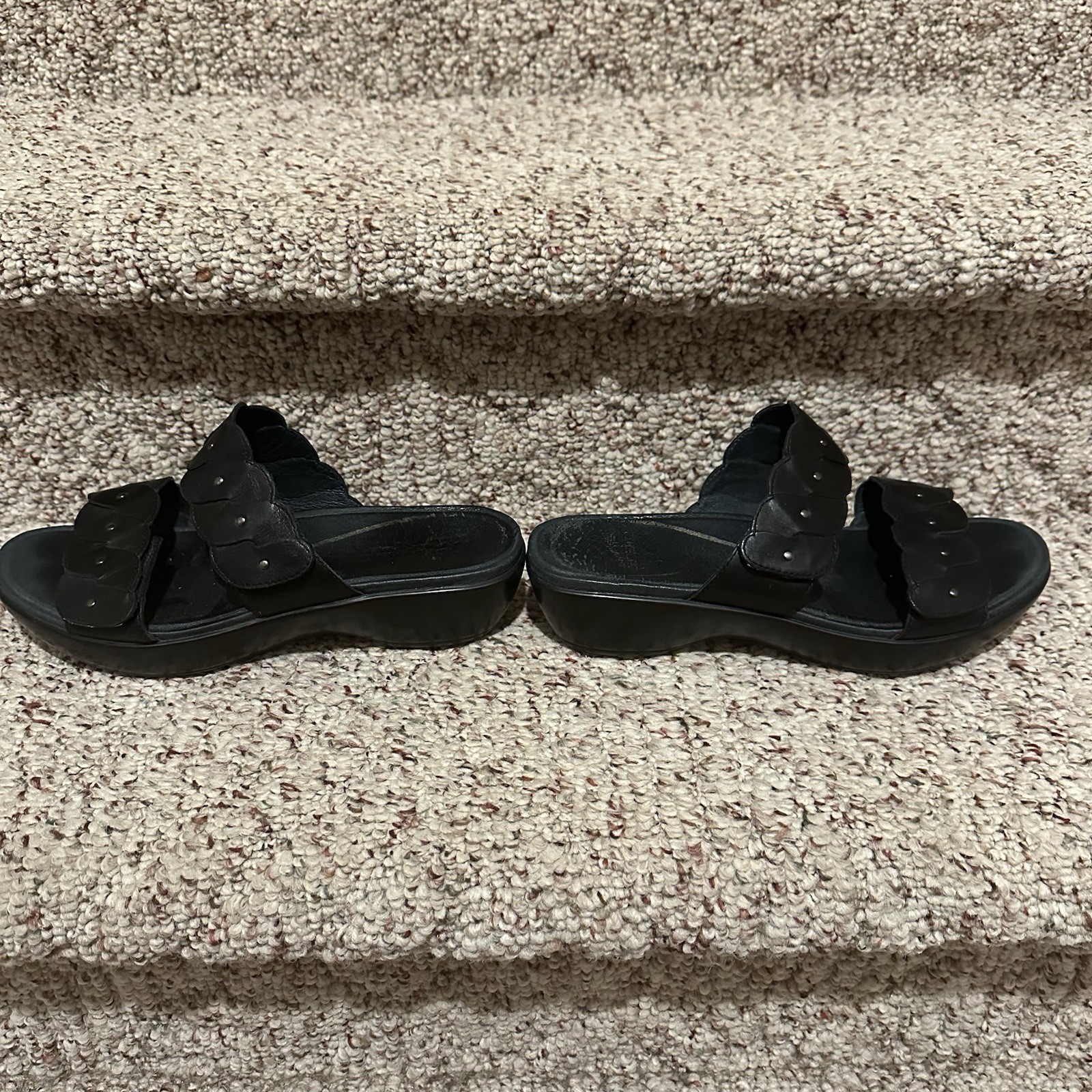 Dansko Slide Sandals Women’s Sz 39 EU 8-8.5 US Black Leather Adj Strap Studded