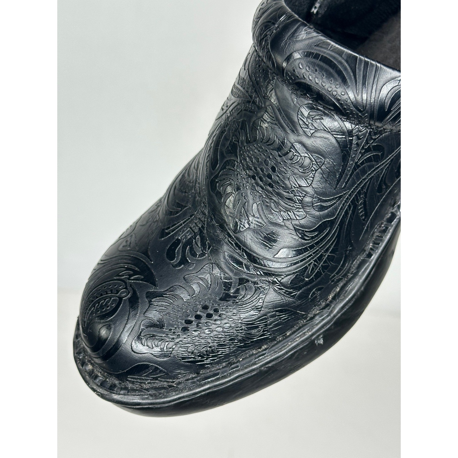 b.o.c. Born Concept Clogs Black Embossed Floral Paisley Bohemian Sz 7