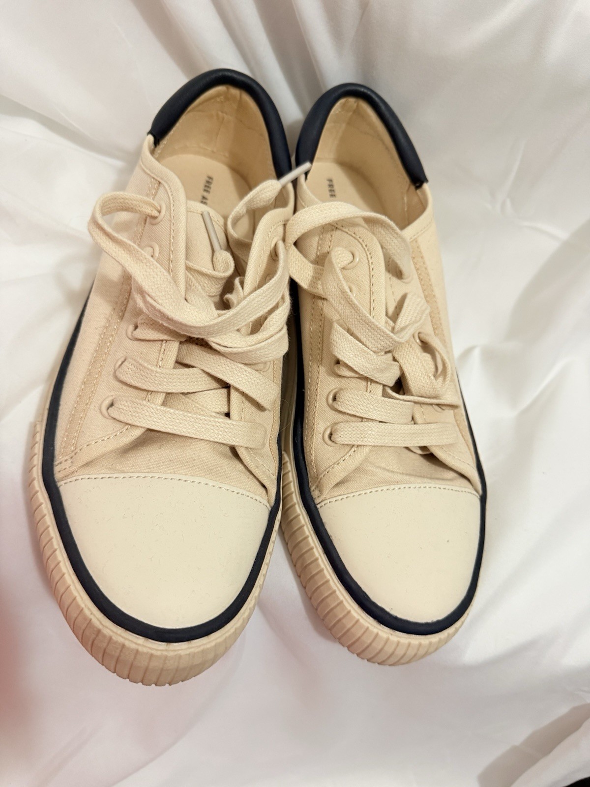 Free Assembly Canvas Low Top Sneaker Women Cream Sz 9 School