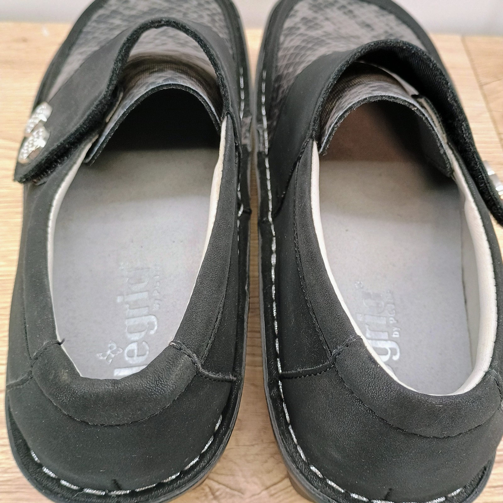 Alegria Sandy Womens 8 EU 38 Black Snake Print Leather Comfort Slip On Clog Shoe