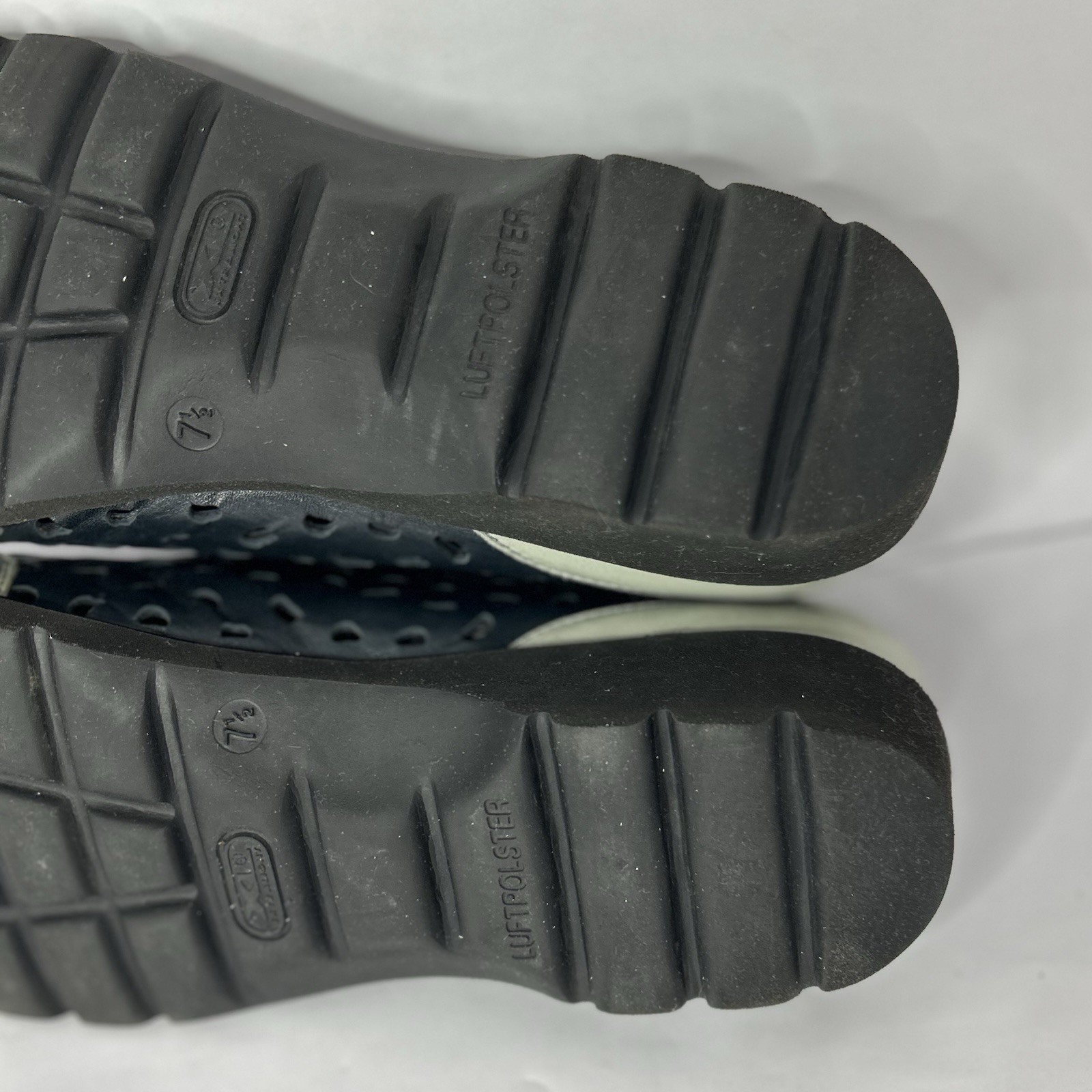 Ara Soft Womens 10 Navy Perforated Leather Sneakers Luftpolster Comfort Shoes