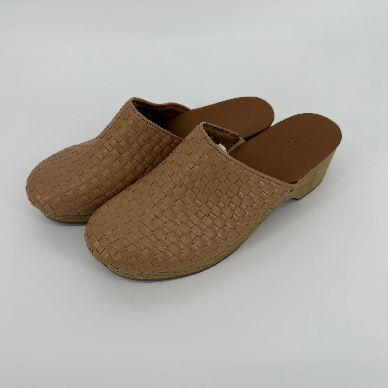 Universal Thread Clogs Womens 10 Tan Excellent Woven Platform Mules Slip On