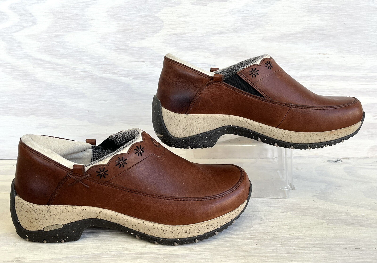 Ulu Brown Leather Slip Resistant Comfort Mules/Loafers Shearling Footbed Size 7