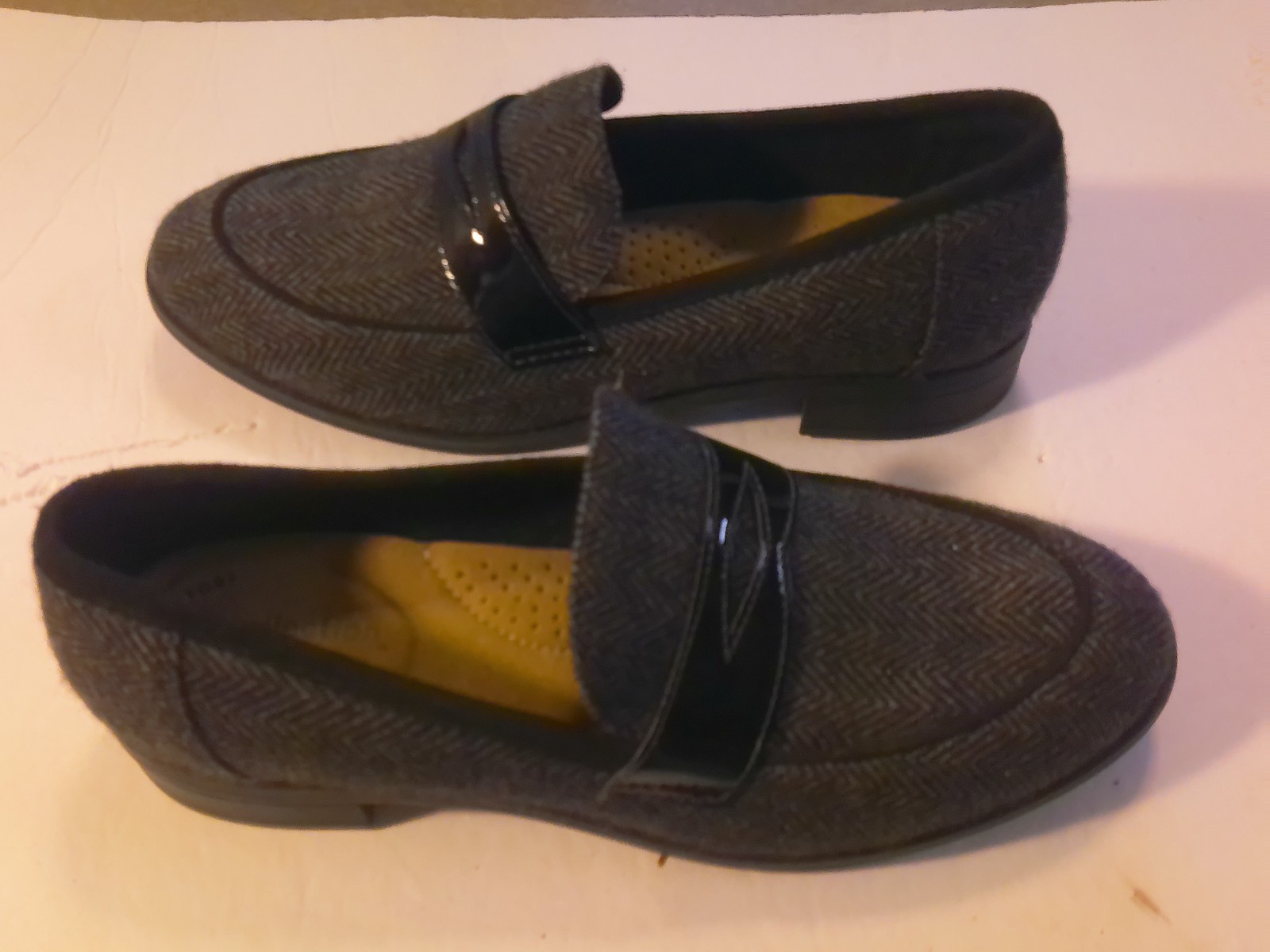 Women’s Clarks Gray Herringbone Slip-on Shoes – Style#14885 – Size 7.5M India