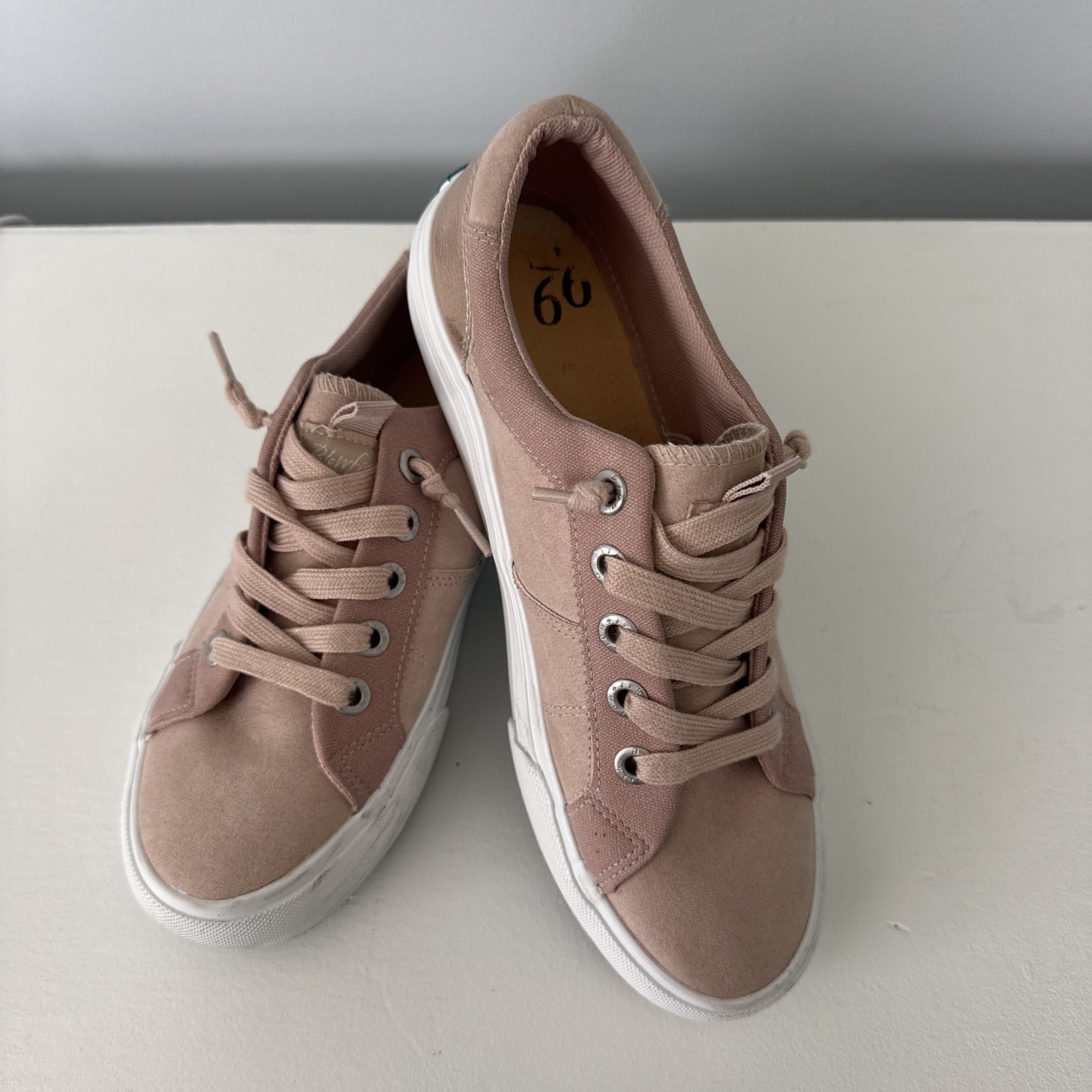 Blowfish Malibu Tie/Slip On Sneaker Dusty Pink Size 9