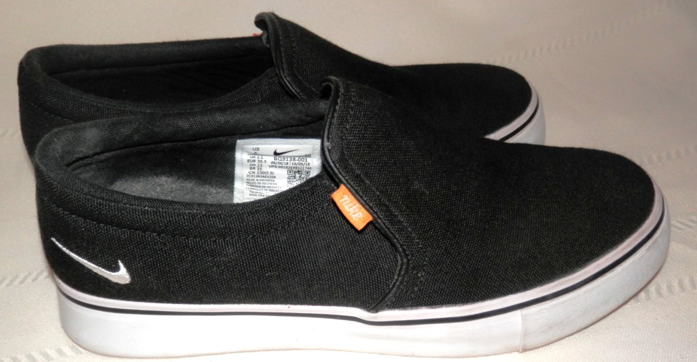 Nike Court Royale AC Slip On Sneakers Low Top BQ9138-001 Woman’s Sz, 6.5 Black