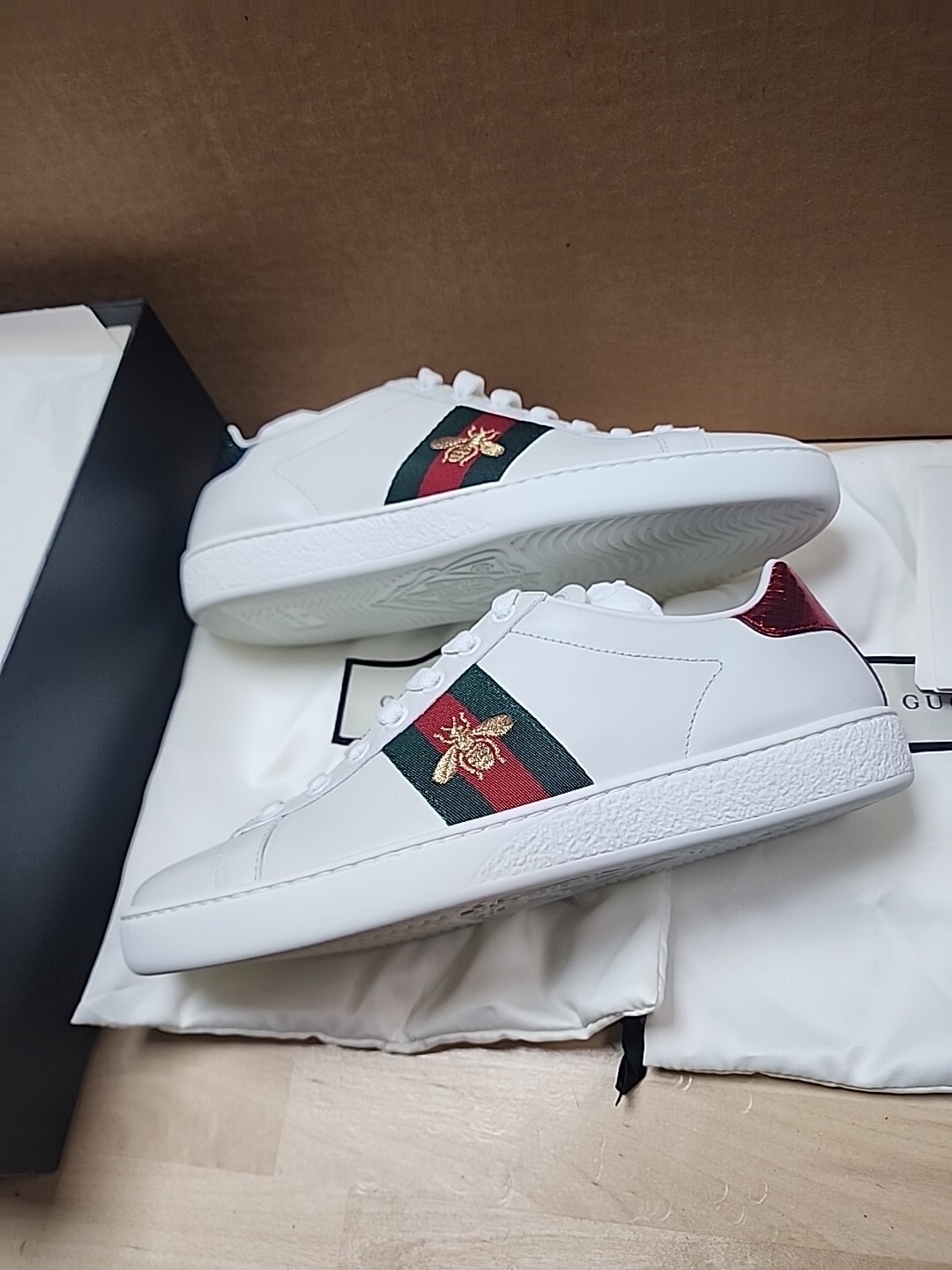 Gucci Womens Ace Sneaker Bee Logo Tennis Shoe White Green/Red Stripe Sz 37 US 6.