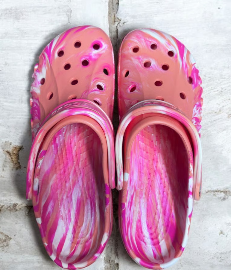 Crocs Baya Marbled Amazon Unisex Clog, Size M12 in Papaya