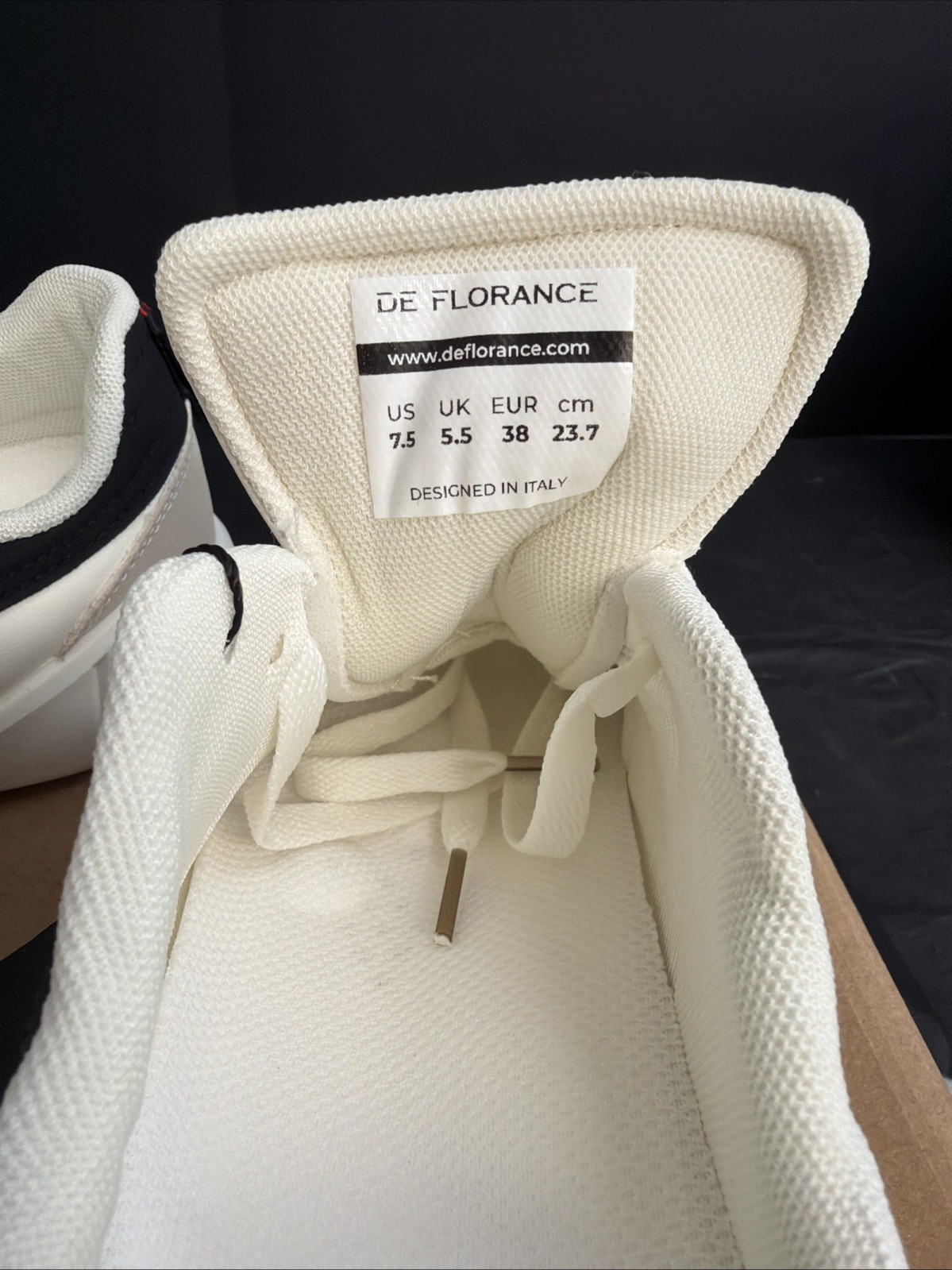 Women’s De Florence Vintage Sneakers Italy Shoe Size 7.5 Beige White & Black NEW