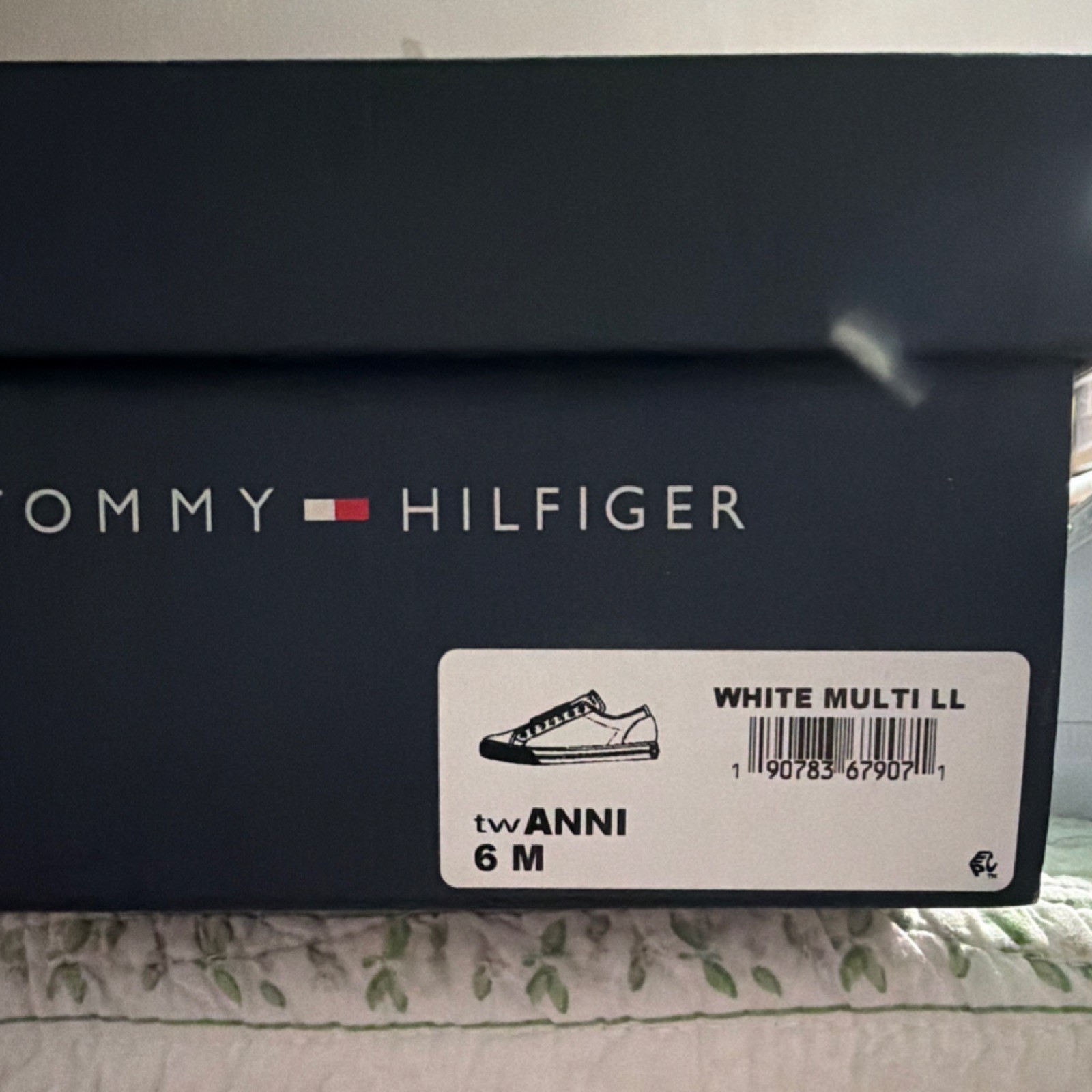 Tommy Hilfiger Anni Women’s Slip-On Comfort Shoes White Navy Red Size 6M