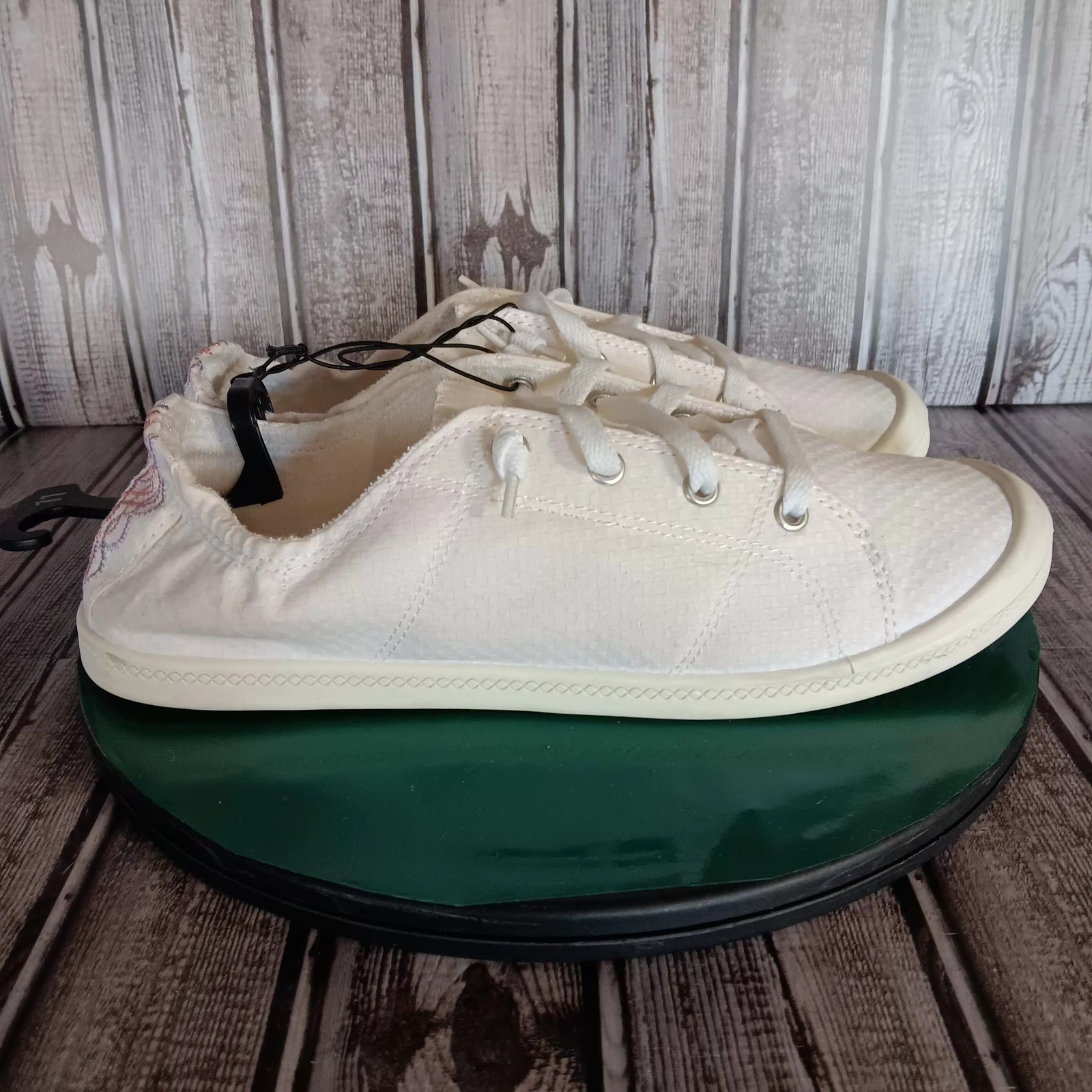 Time And Tru Women’s Size 11 White Slip-on Scrunchback Shoes Embroidered