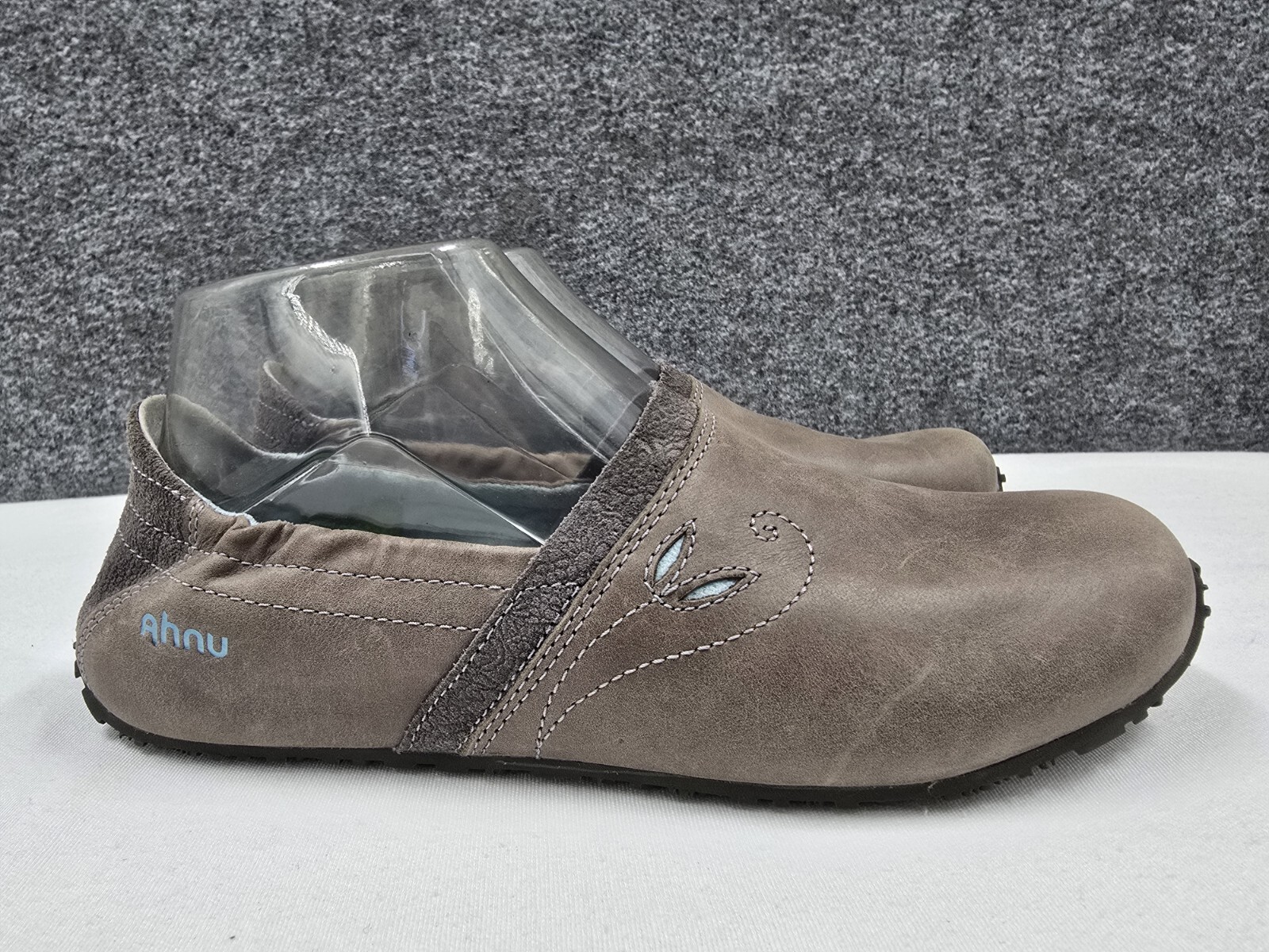 Ahnu Casual Shoes Womens 7 Leather Upper Slip On Gray Comfort