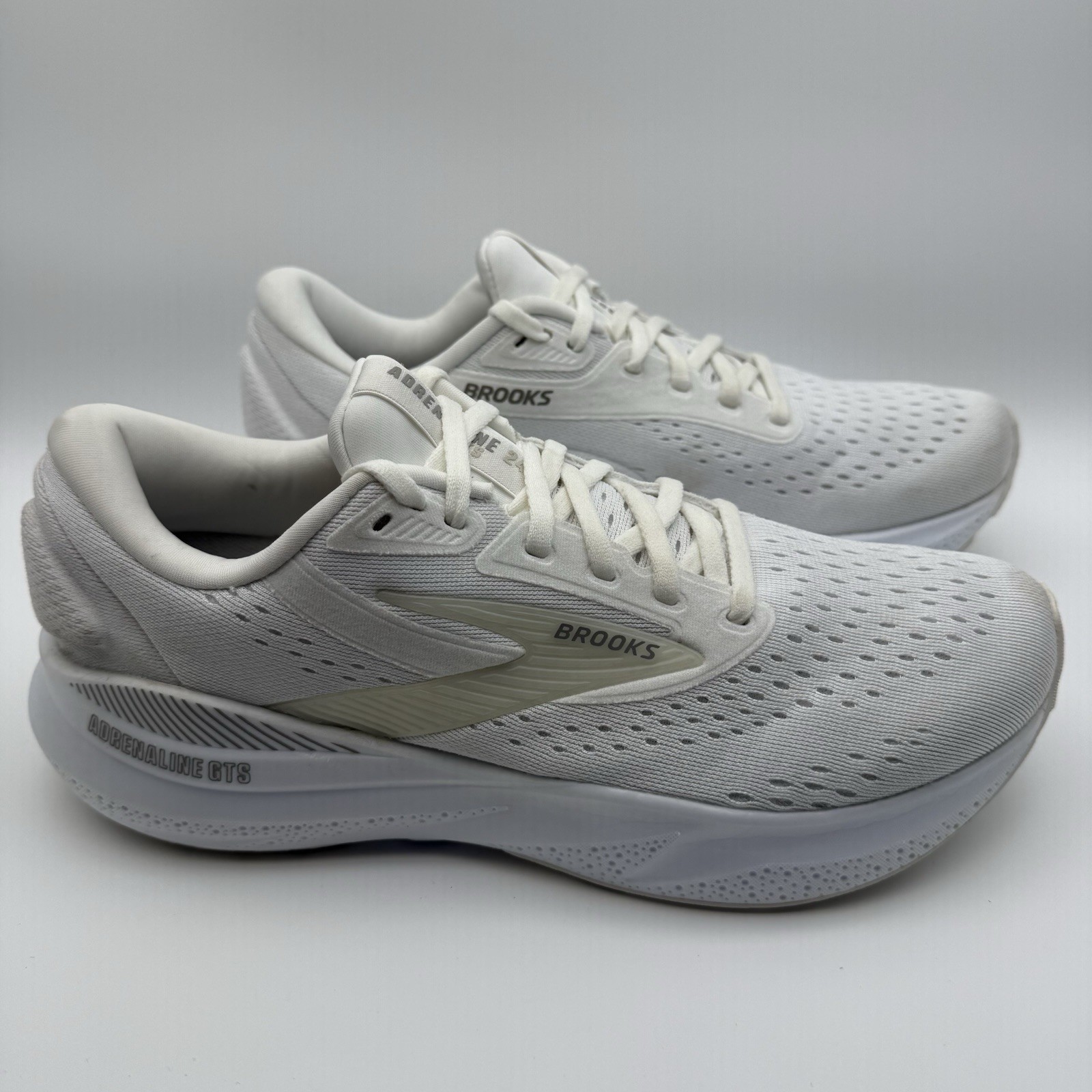 Brooks Adrenaline GTS 24, Women’s Size 10, Style 1204261B148, New With Box