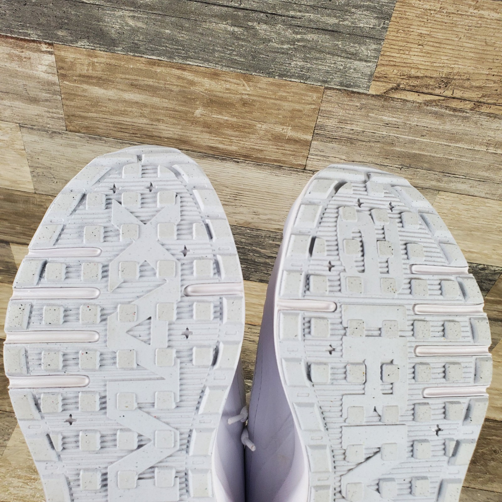 Nike Air Max Bia Womens Shoes Sz 9 White Mesh Comfort Lace Up Round Toe Sneakers