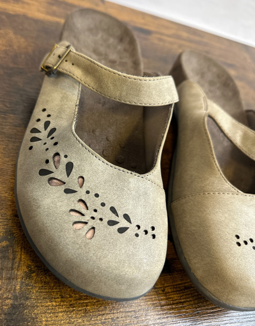Vionic Rest Midway Mary Jane Mules Taupe Laser Cut Floral Orthotic Shoes Size 8