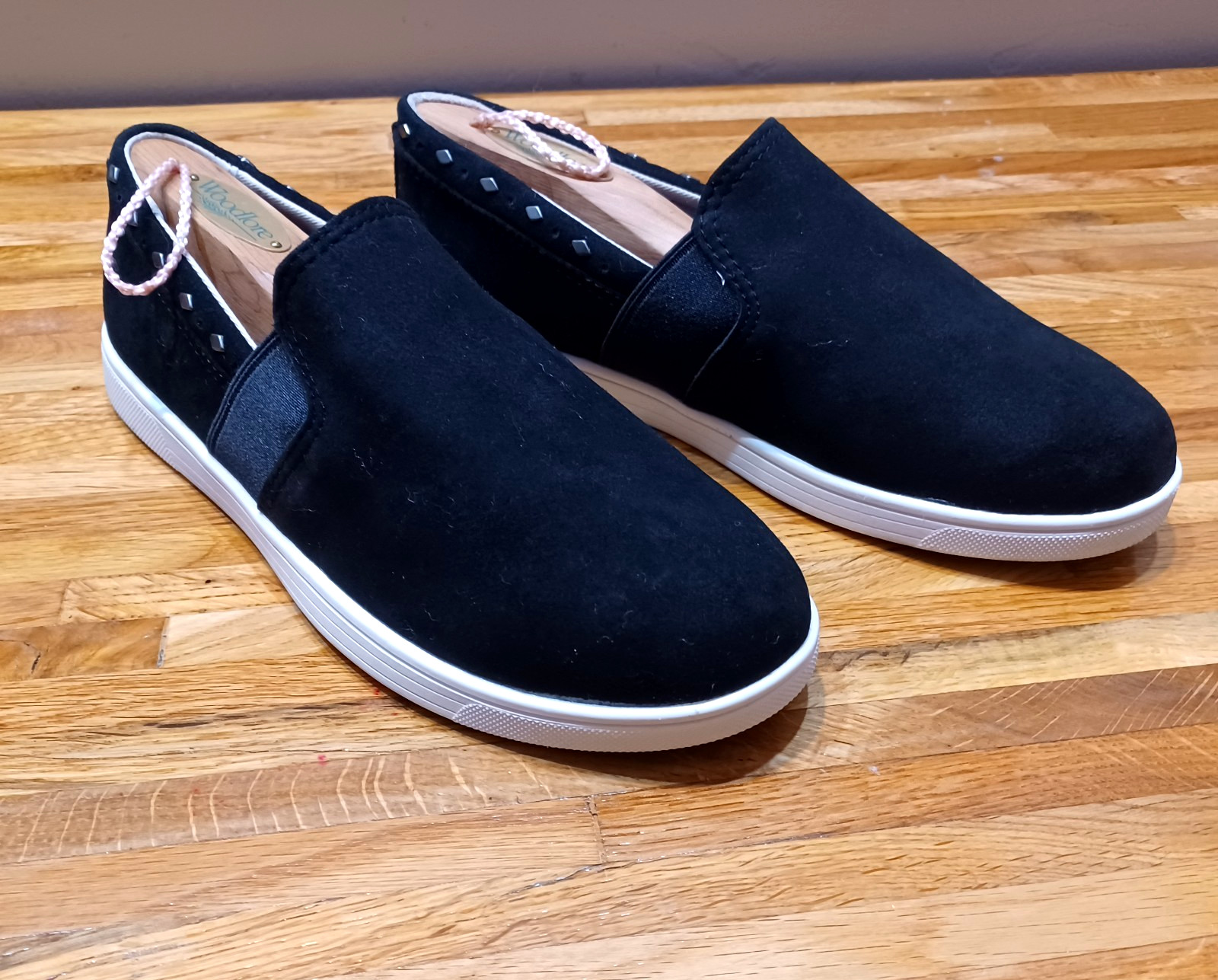 Spenco Santa Barbara Women’s Size 6 D Sneakers Rivet Slip-On Suede Shoes