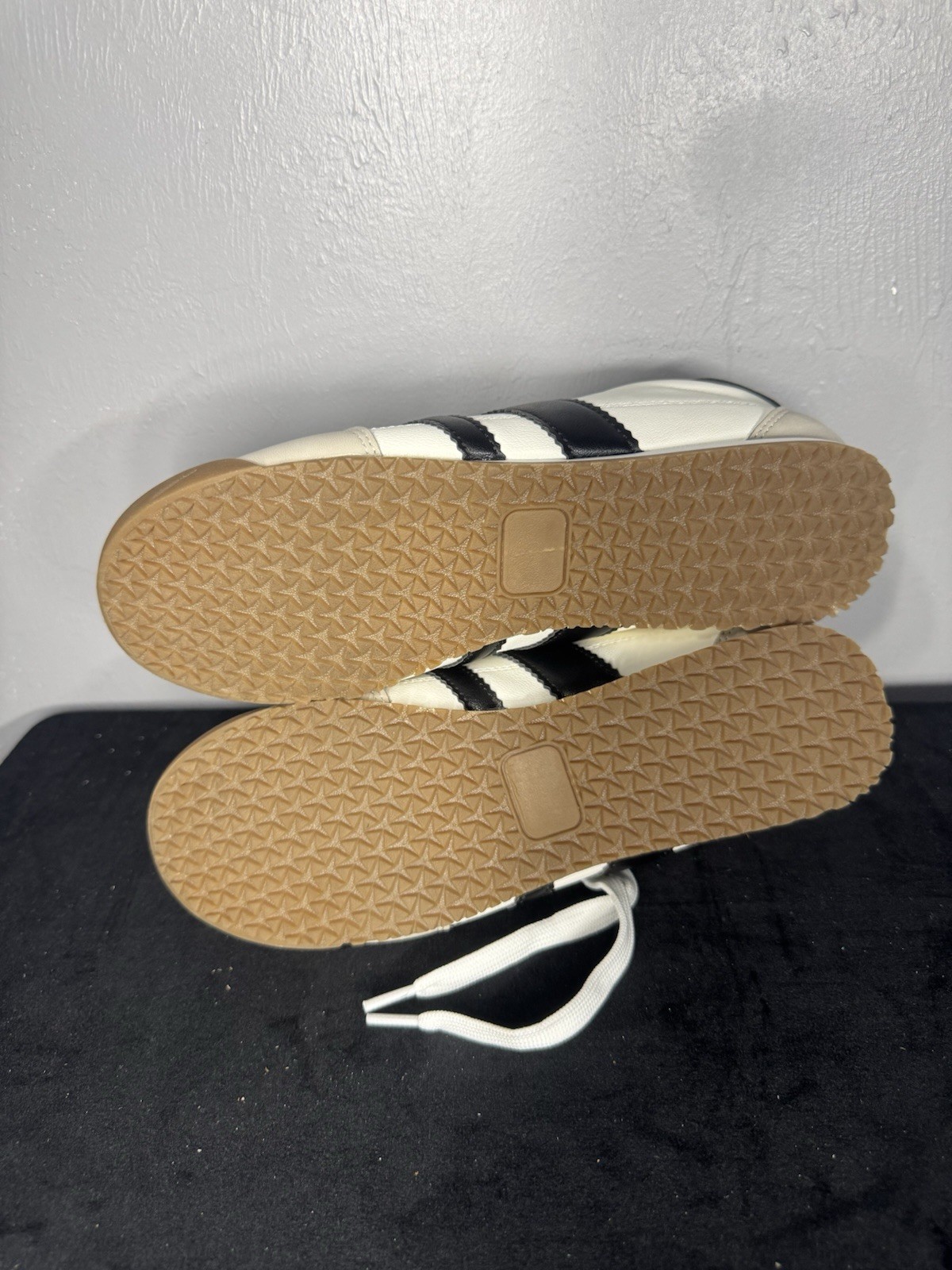 Dolce Vita Striped Women’s White Black Beige Lace Sneakers Casual Shoes size 7
