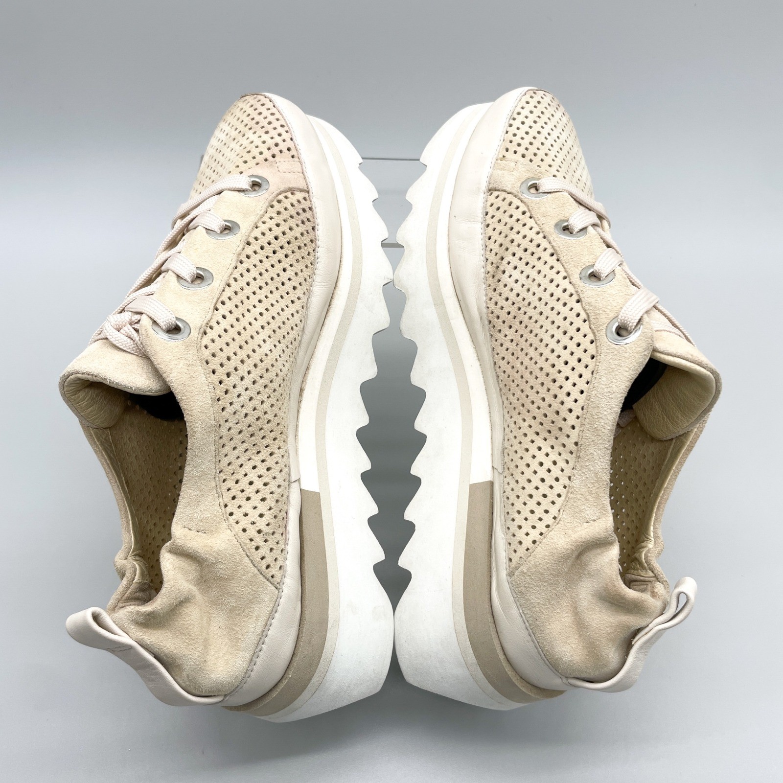 Softwaves Womens 38.5 8.5 Bliss Sneakers Beige Perforated Leather Suede Platform