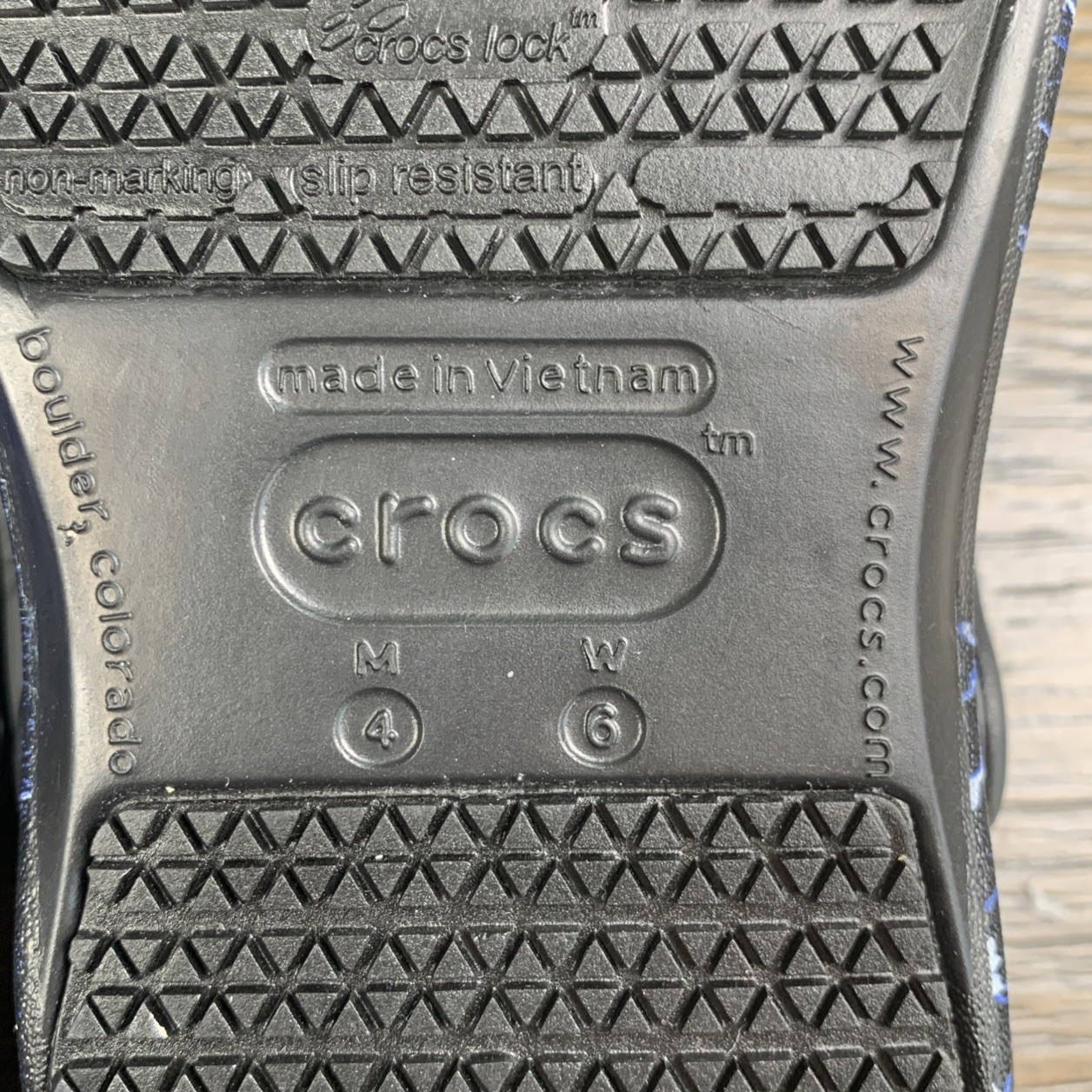 Crocs Bistro Graphic Black Lightning Bolt Graphic Slip Resistant Clogs Sz M4 W6
