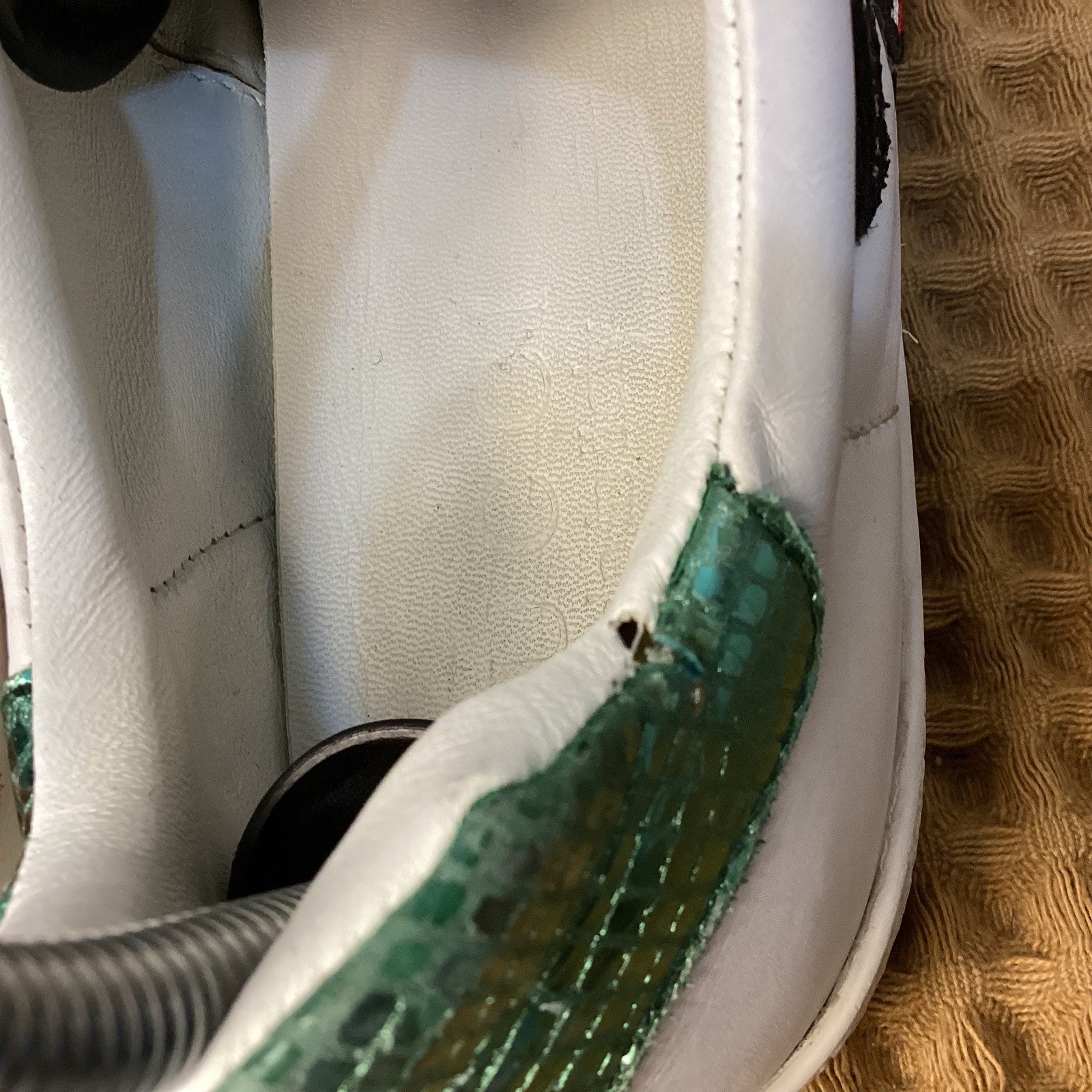 Gucci Ace Embroidered Snake White Womens 38 7 Leather Sneakers Red Green Stripe