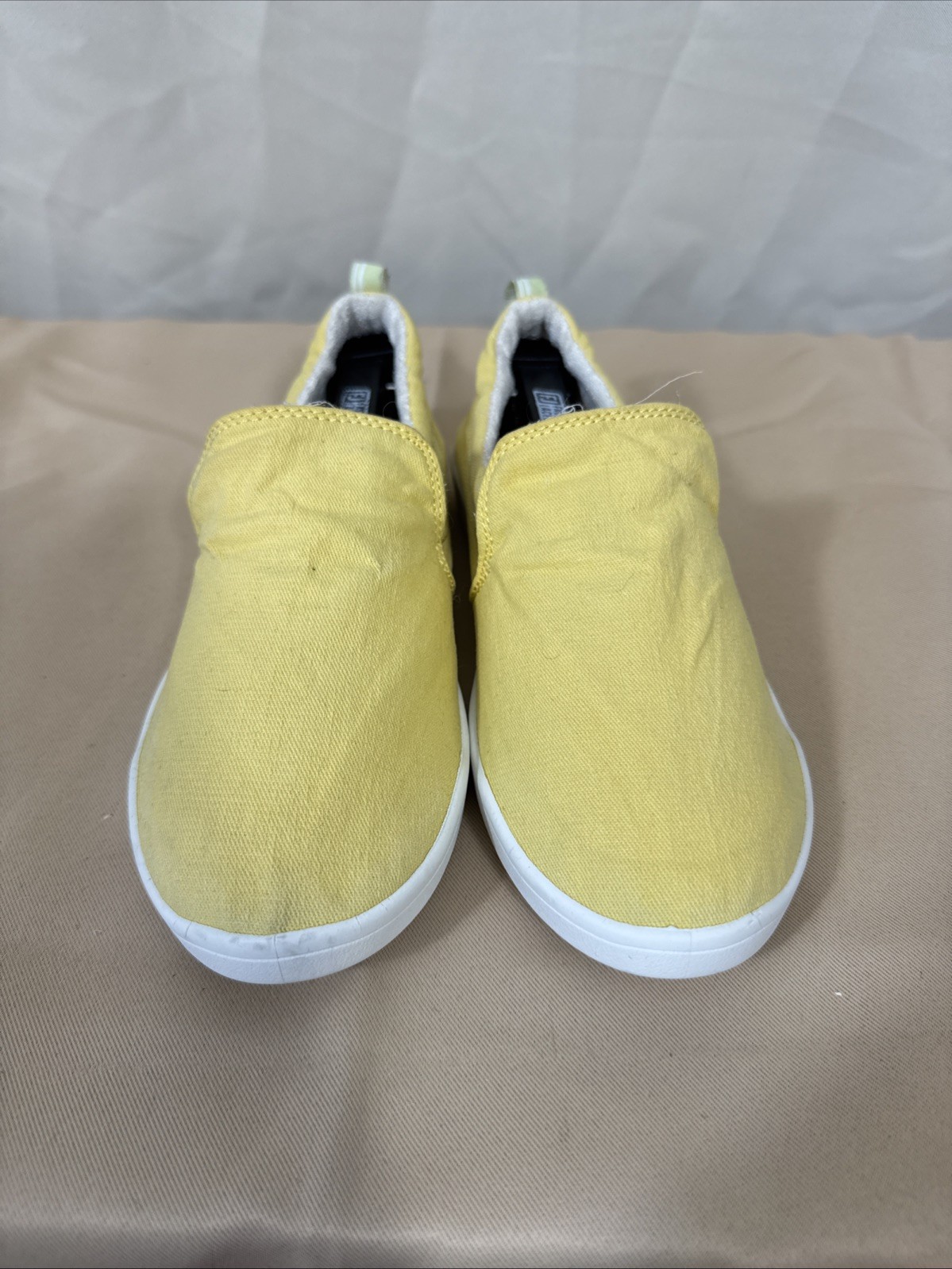 Vionic Beach Noosa Slip On Sneakers Women’s 7 Yellow Canvas Casual Comfort Shoes