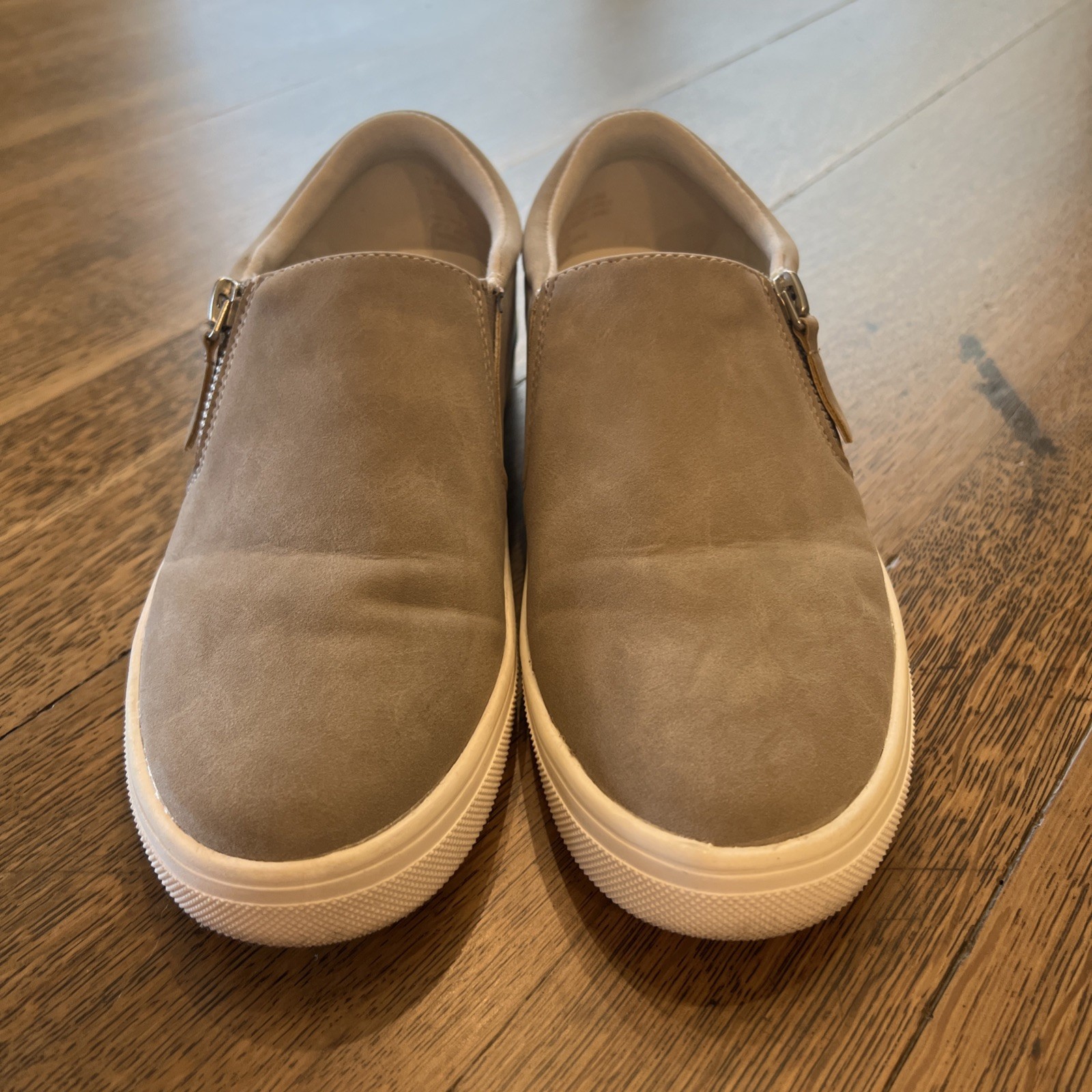 Kensie Soren Taupe / Beige Faux Suede Women’s 7 Slide Side Zipper Comfort EUC