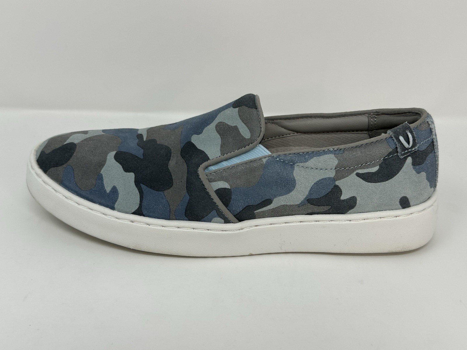 Vionic Avery Camo Grey Suede Slip On Sneaker Womens Sz 7 Vio-Grip Slip Resistant