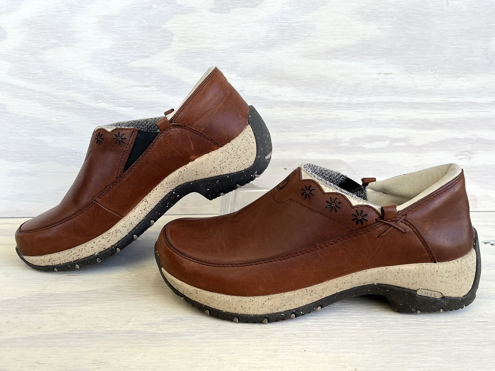Ulu Brown Leather Slip Resistant Comfort Mules/Loafers Shearling Footbed Size 7