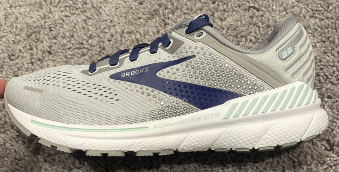 Brooks Adrenaline GTS 22 Women Shoes Size 7 Running Gray Lace Up Low Top Sneaker