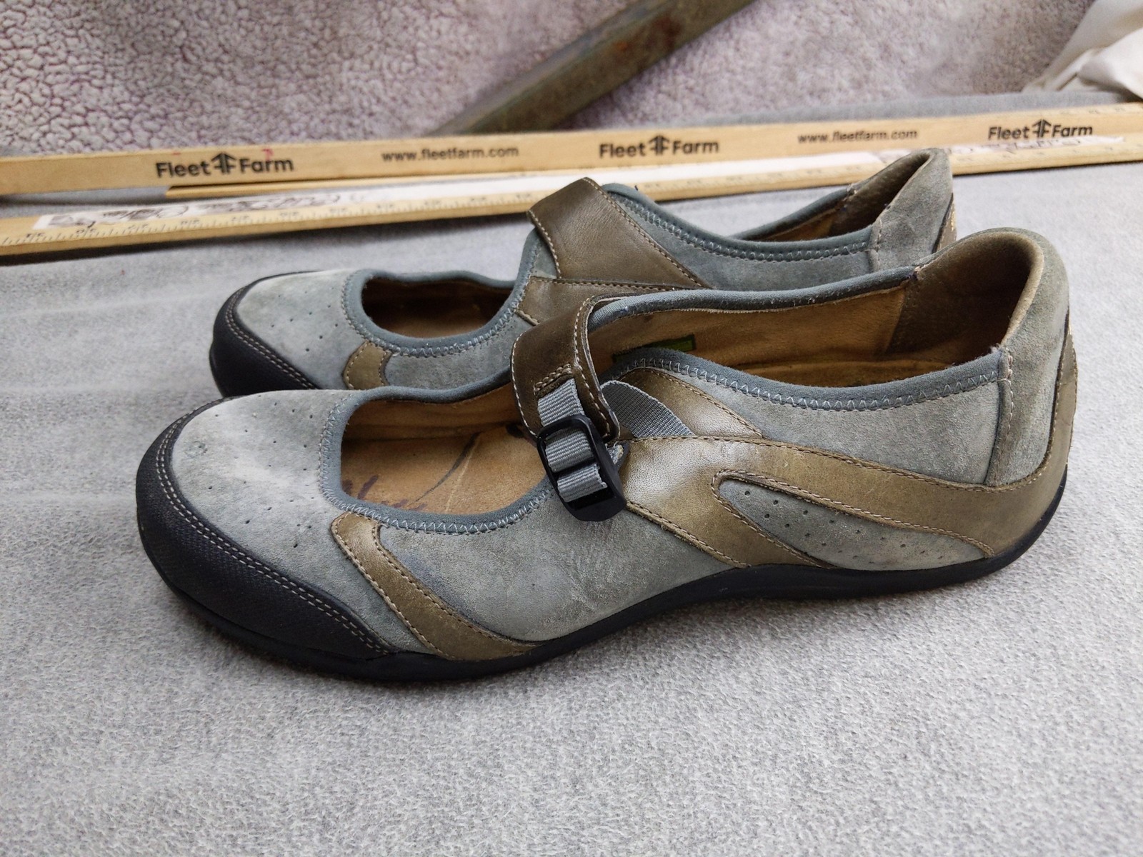 Ahnu Mary Jane Shoes Womens 9.5 40.5 Gray Suede Buckle Comfort Walking Flats