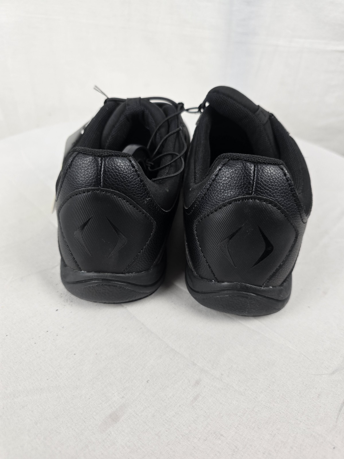 NWT TredSafe All-Black Comfort Walking Slip Resistant Work Shoes Sz 7