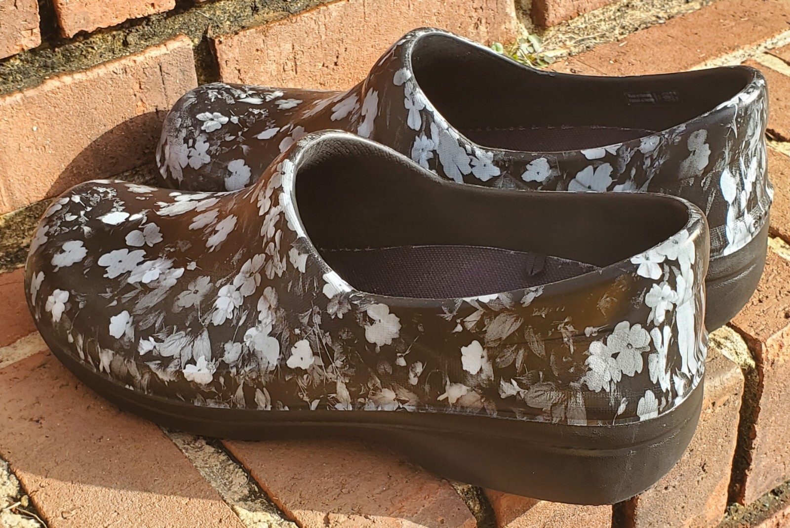 *Crocs*Neria Pro II●Women’s Clogs Sz.W10●Graphic Floral Print●Slip Resistant🐊