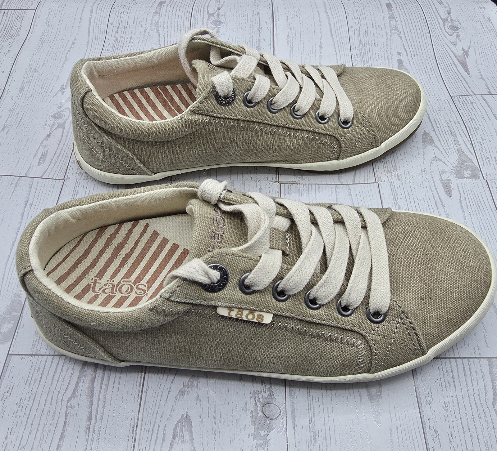 Taos Women’s Star canvas sneakers in a khaki or oat wash Size 5.5