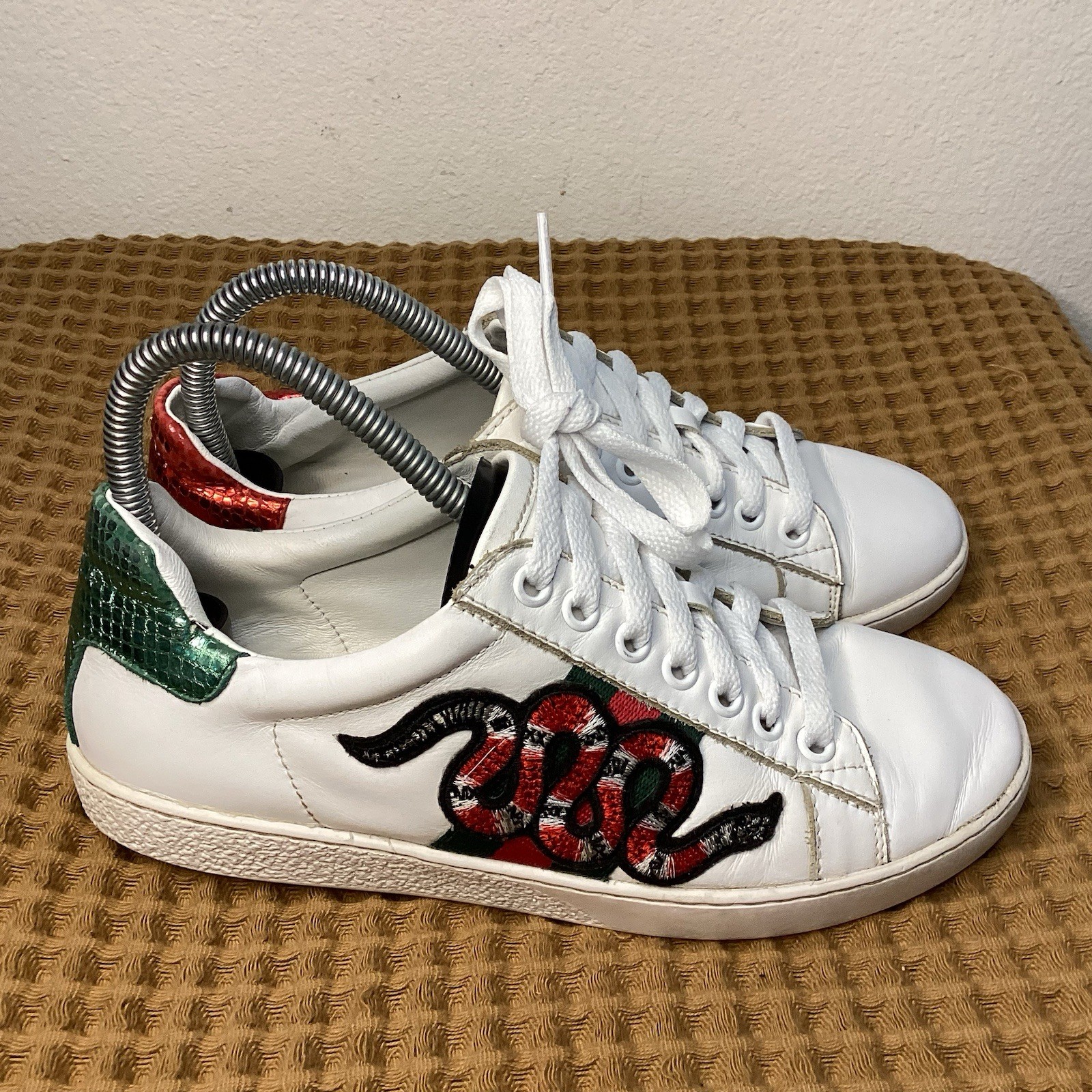 Gucci Ace Embroidered Snake White Womens 38 7 Leather Sneakers Red Green Stripe