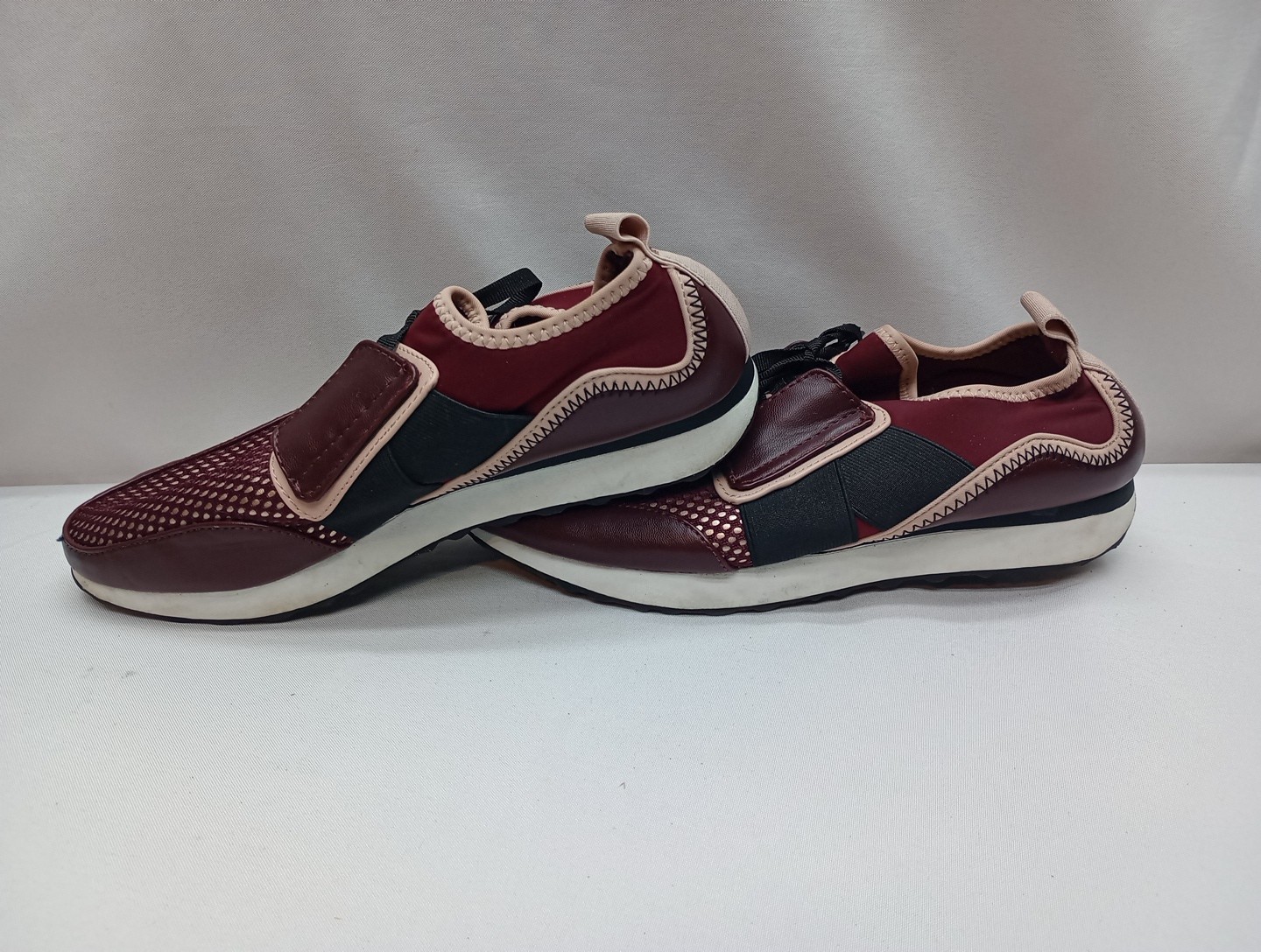 A New Day Shoes Womens 9.5 Casual Sneakers Butgundy Mesh Lace Up Low Top Comfort
