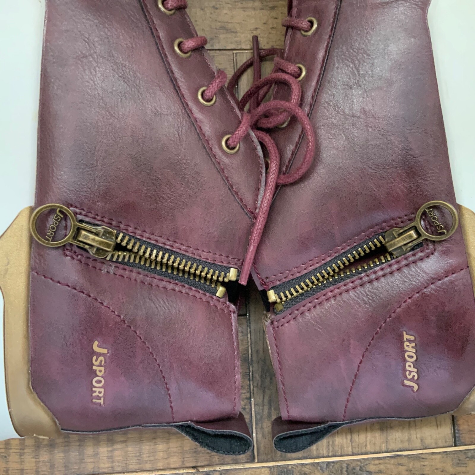JSport Womens Cranford Shoes Side Zip Sz 8.5 Burgundy Vegan Leather Sneakers