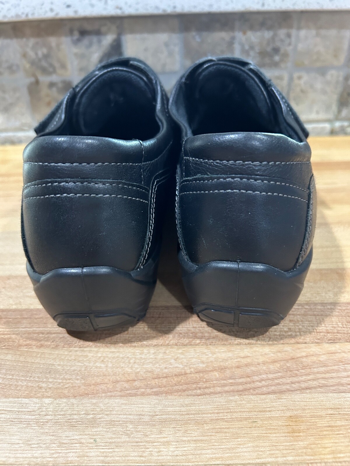Ecco Black Women’s Size 38 US 7 Leather Upper Shoes Hook & Loop Straps