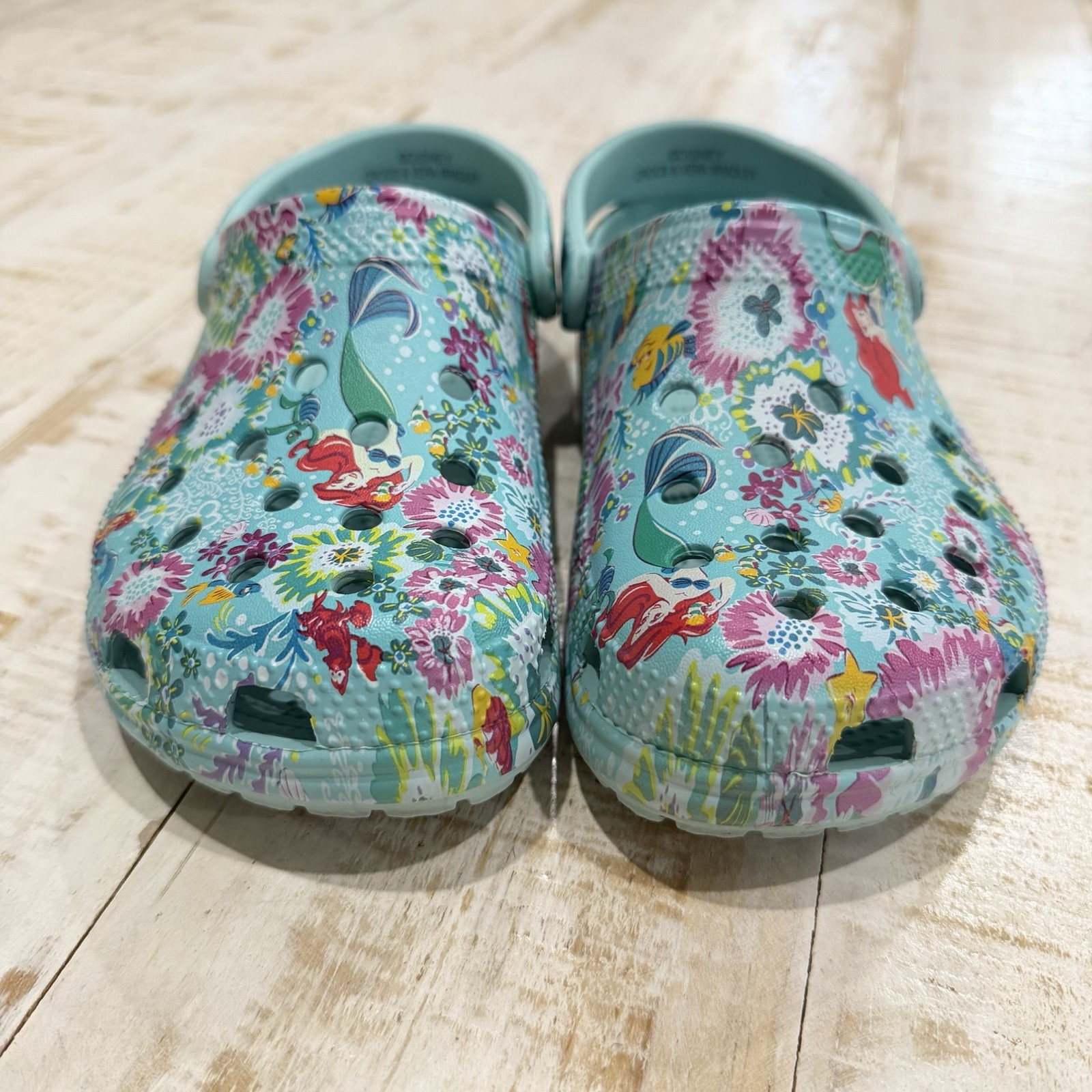 Crocs Vera Bradley Disney Ariel The Little Mermaid Classic Clogs M5 / W7 GUC