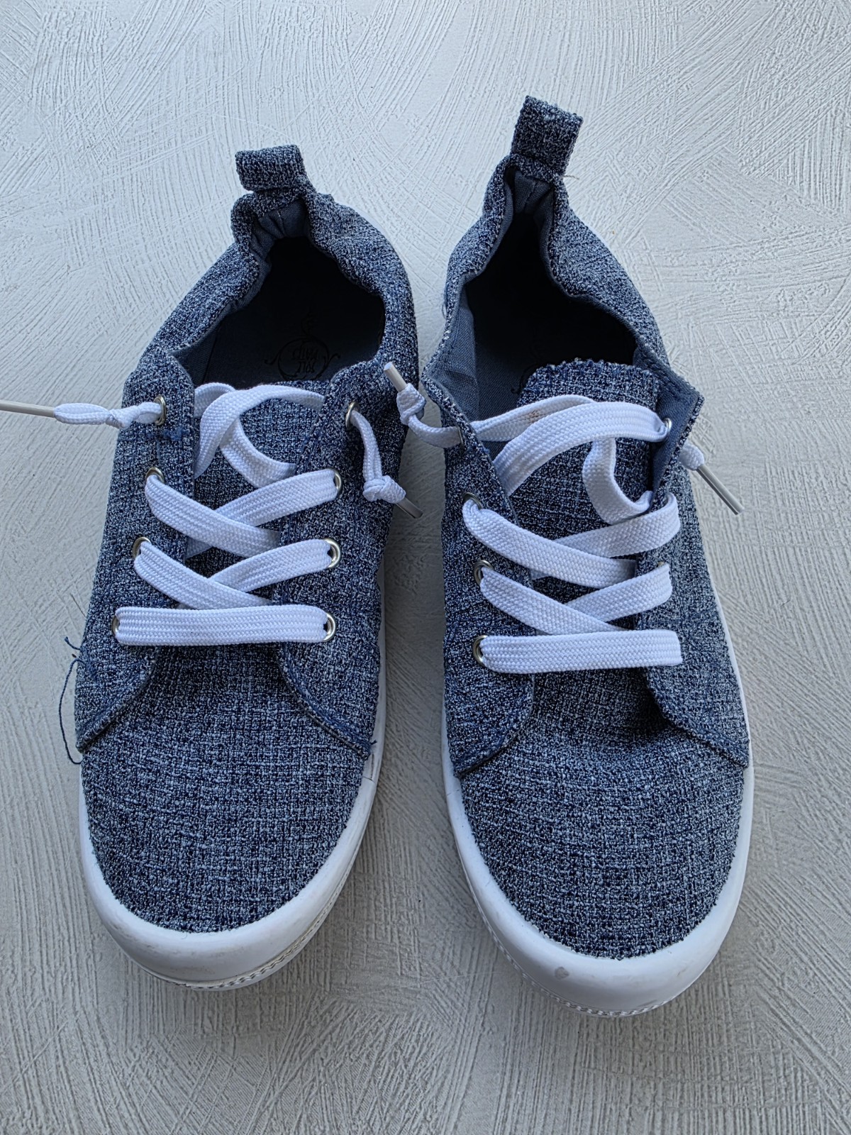 Sole Mates Women’s Size Medium Blue Sneakers 10.5″ Long