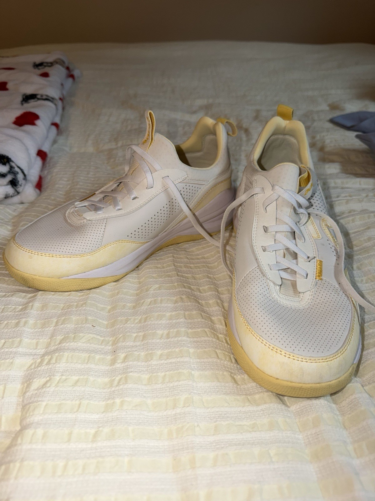 Clove Women’s Size 8.5 Nursing Comfort Sneakers, cream and yellow
