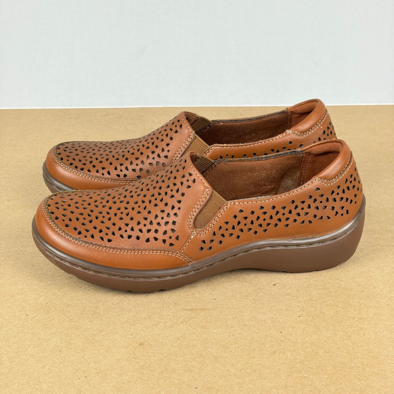 Clarks Collection Cora Sky Leather Loafers Womens 5 Brown Perforated Slip On