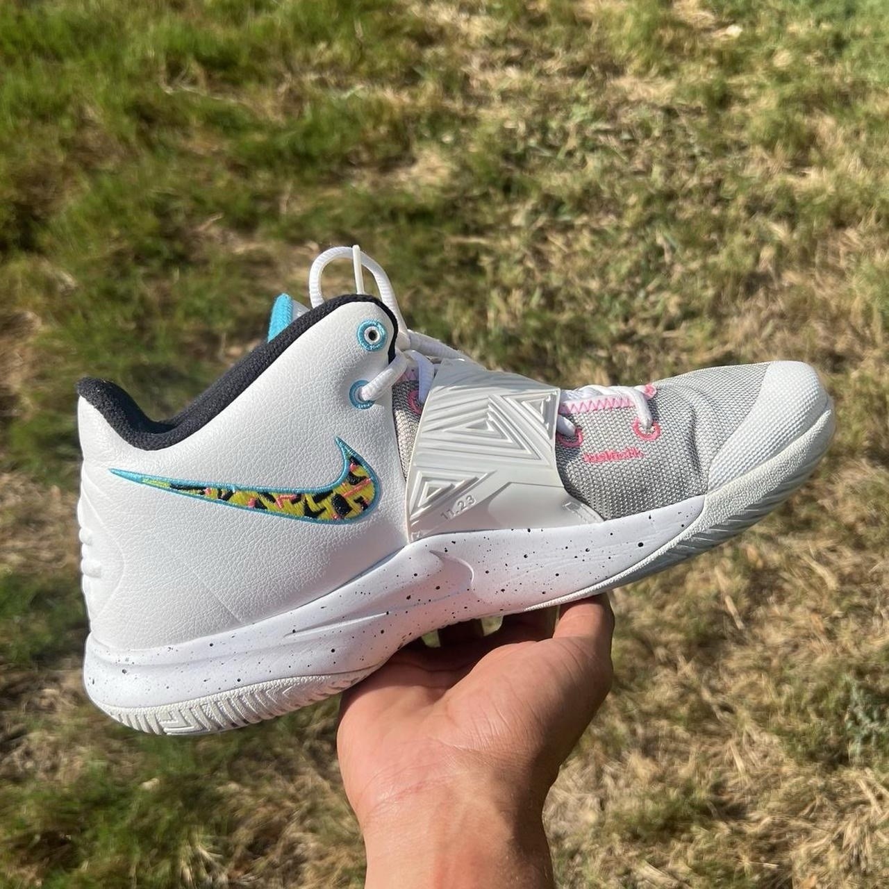 Nike Kyrie Flytrap 3 South Beach Size 15 Basketball Sports Athletic Colorful